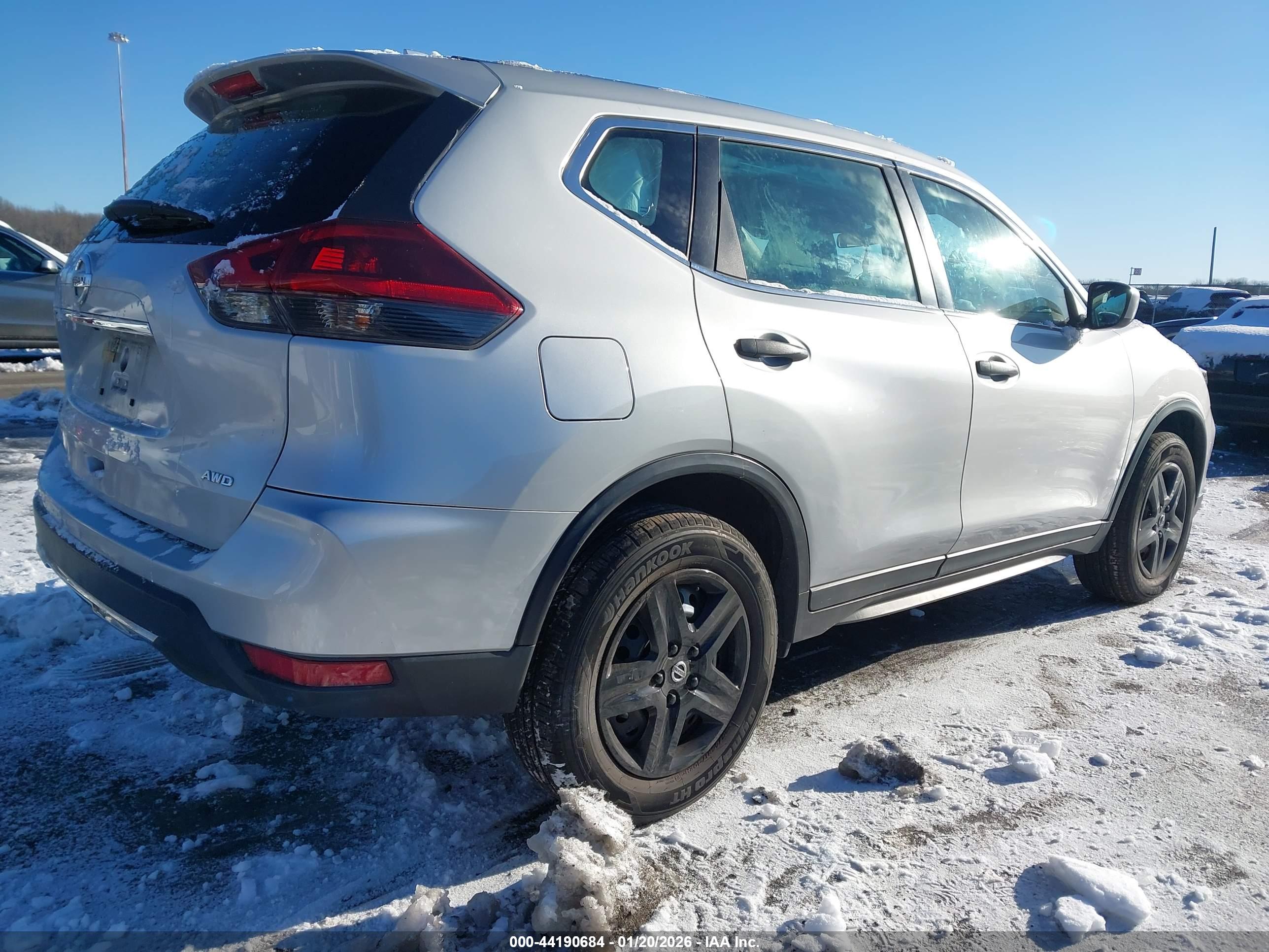 NISSAN ROGUE image 4