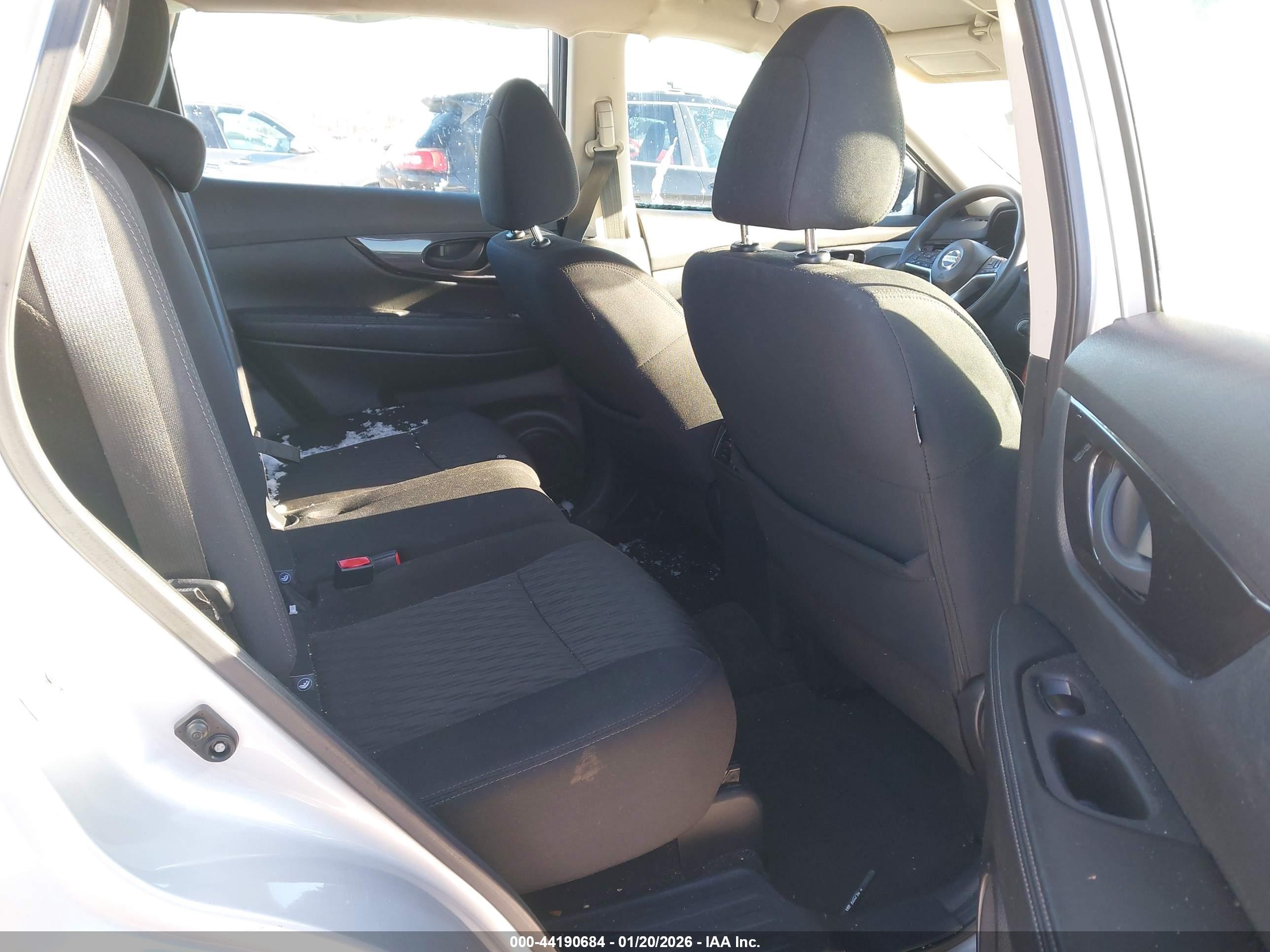 NISSAN ROGUE image 8