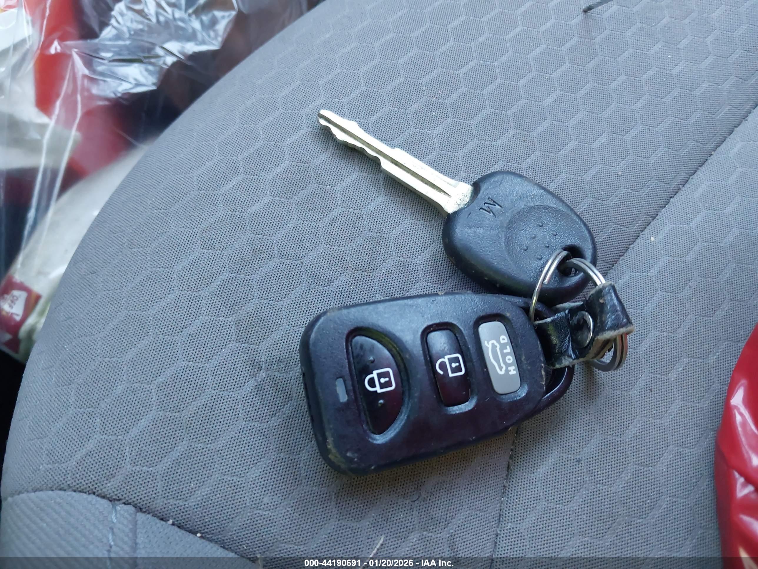 HYUNDAI ELANTRA image 11