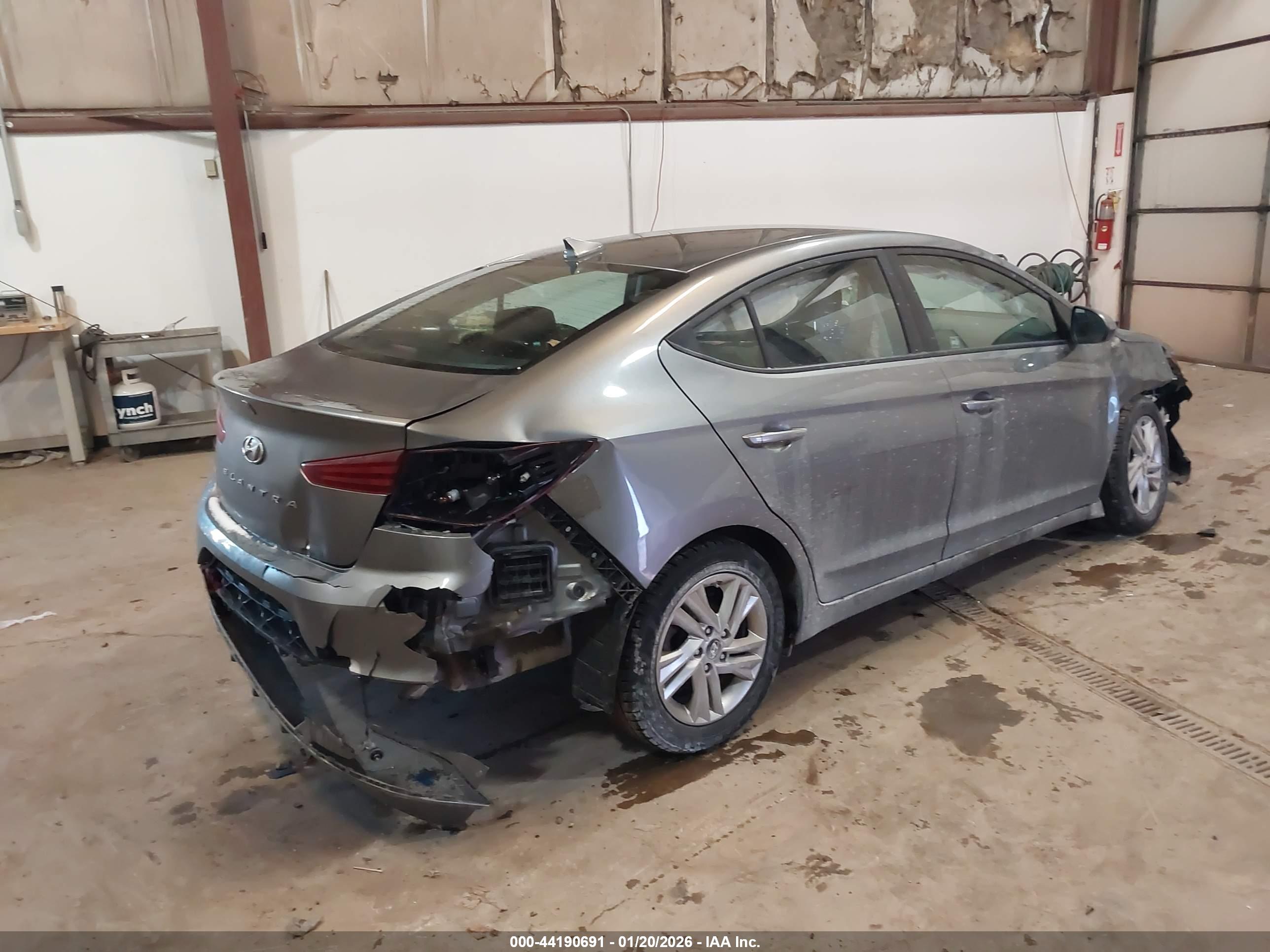 HYUNDAI ELANTRA image 4