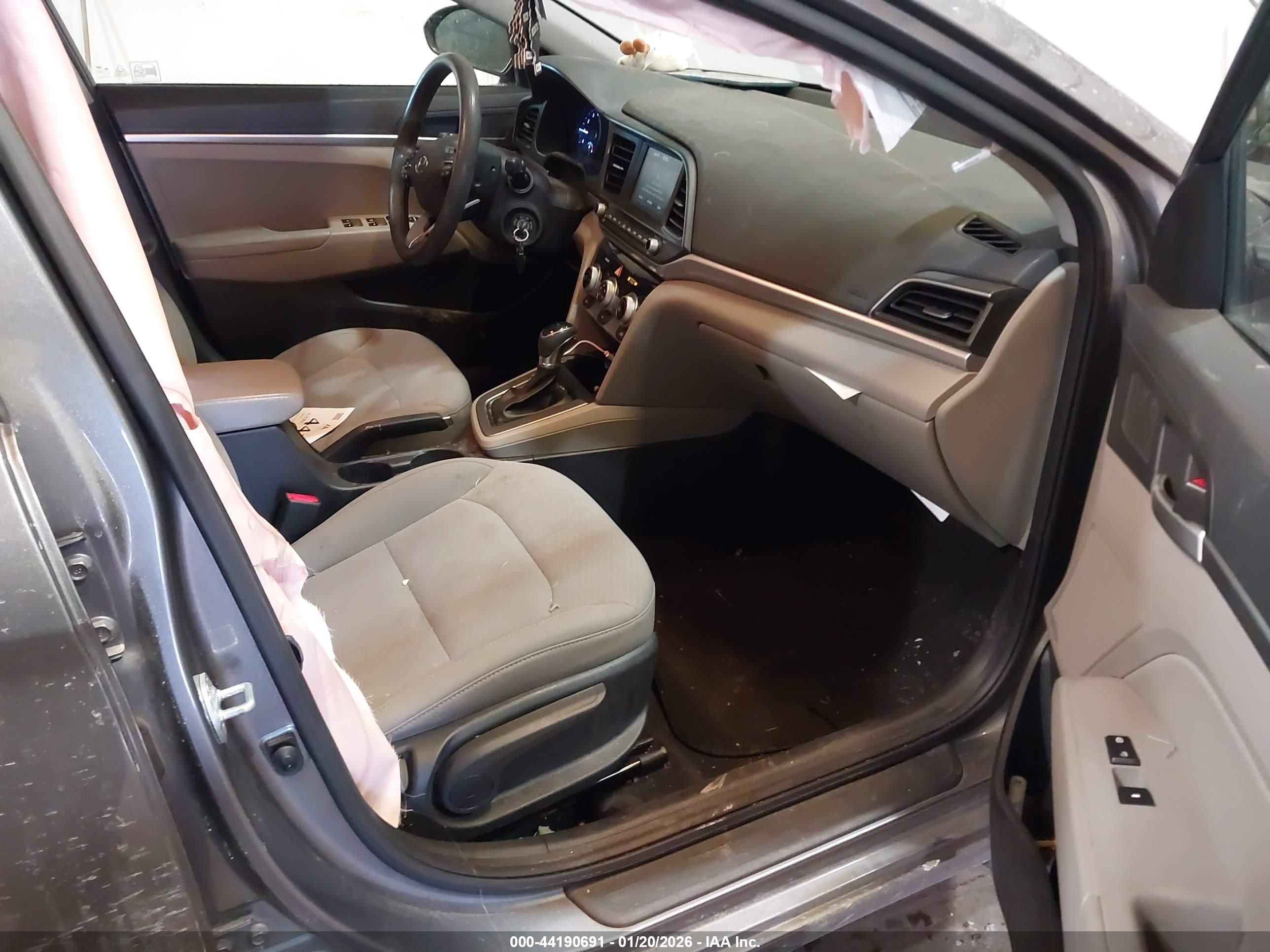 HYUNDAI ELANTRA image 5