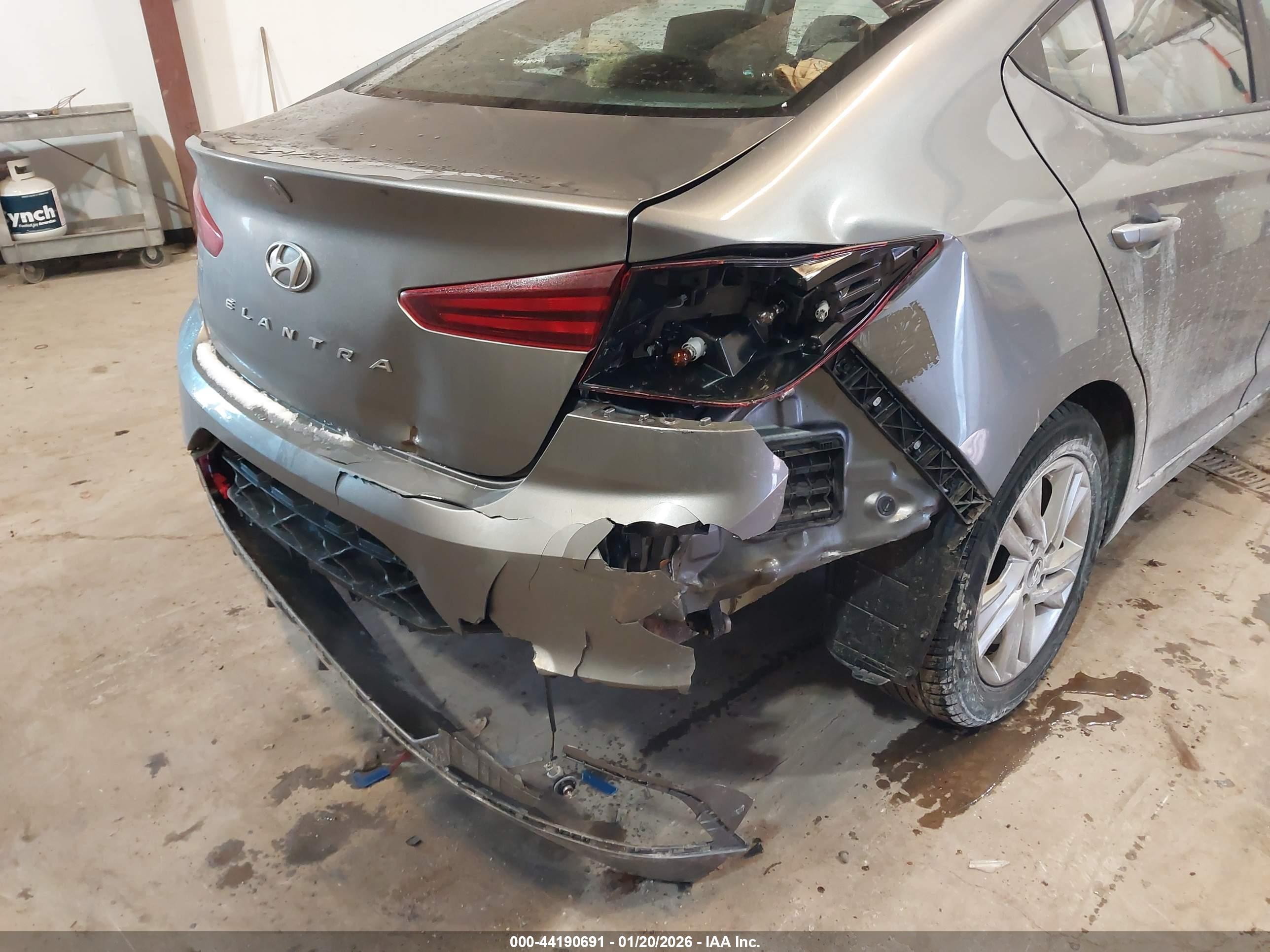 HYUNDAI ELANTRA image 6