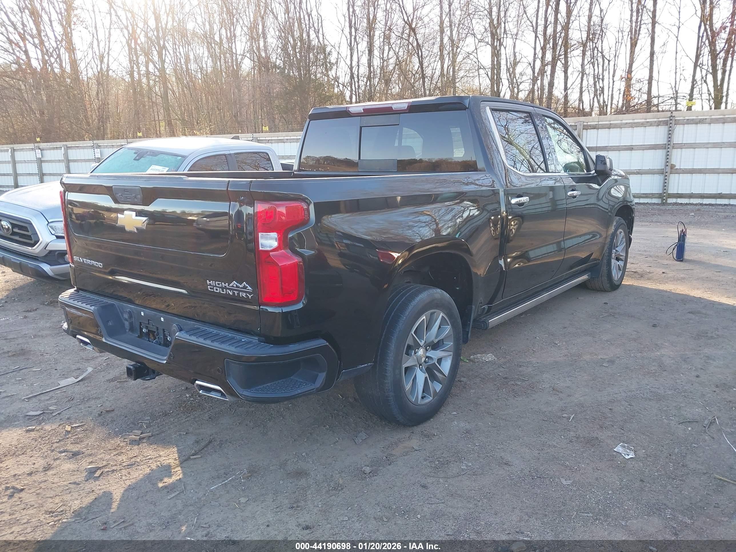 CHEVROLET SILVERADO image 4