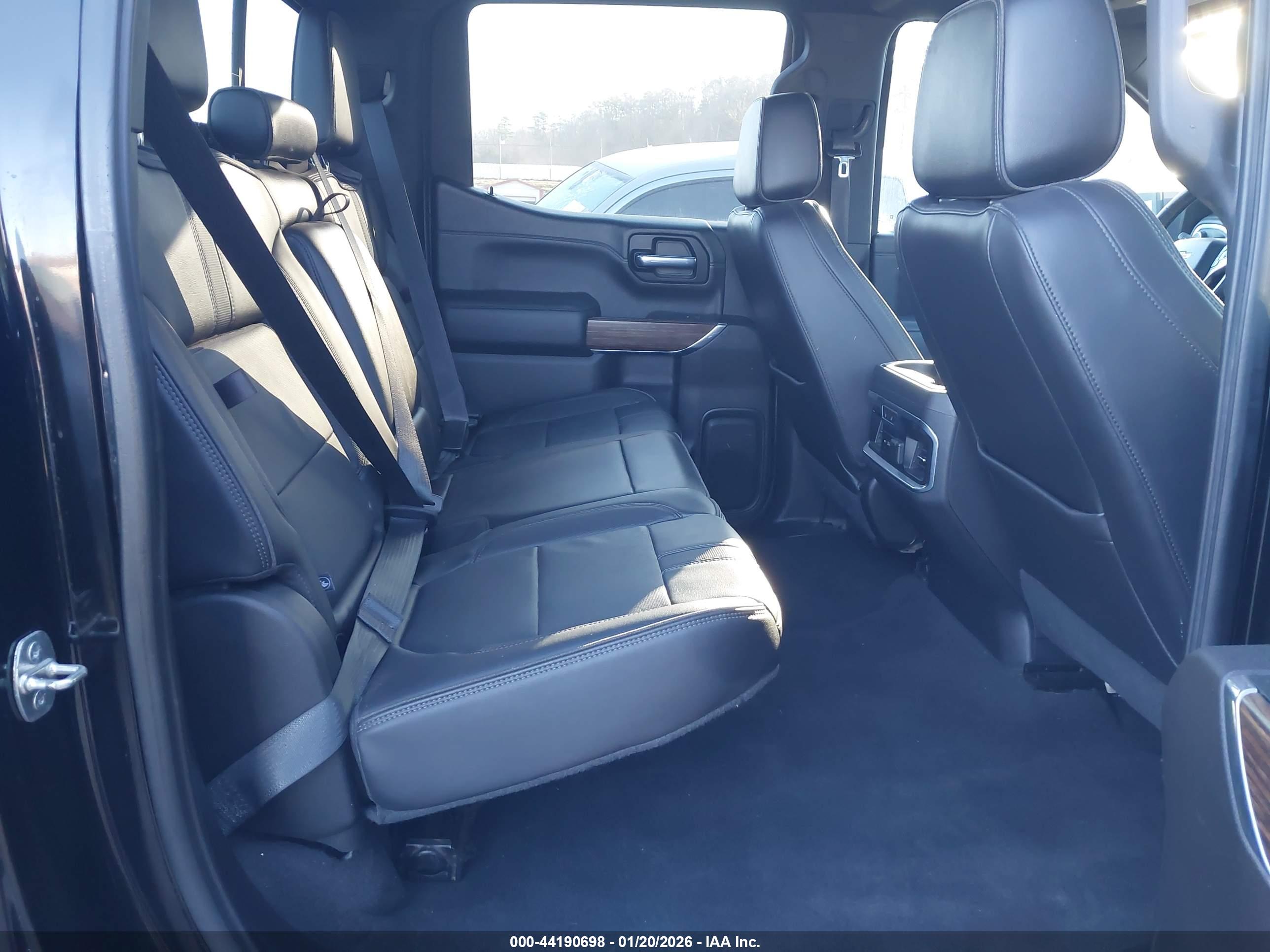CHEVROLET SILVERADO image 8