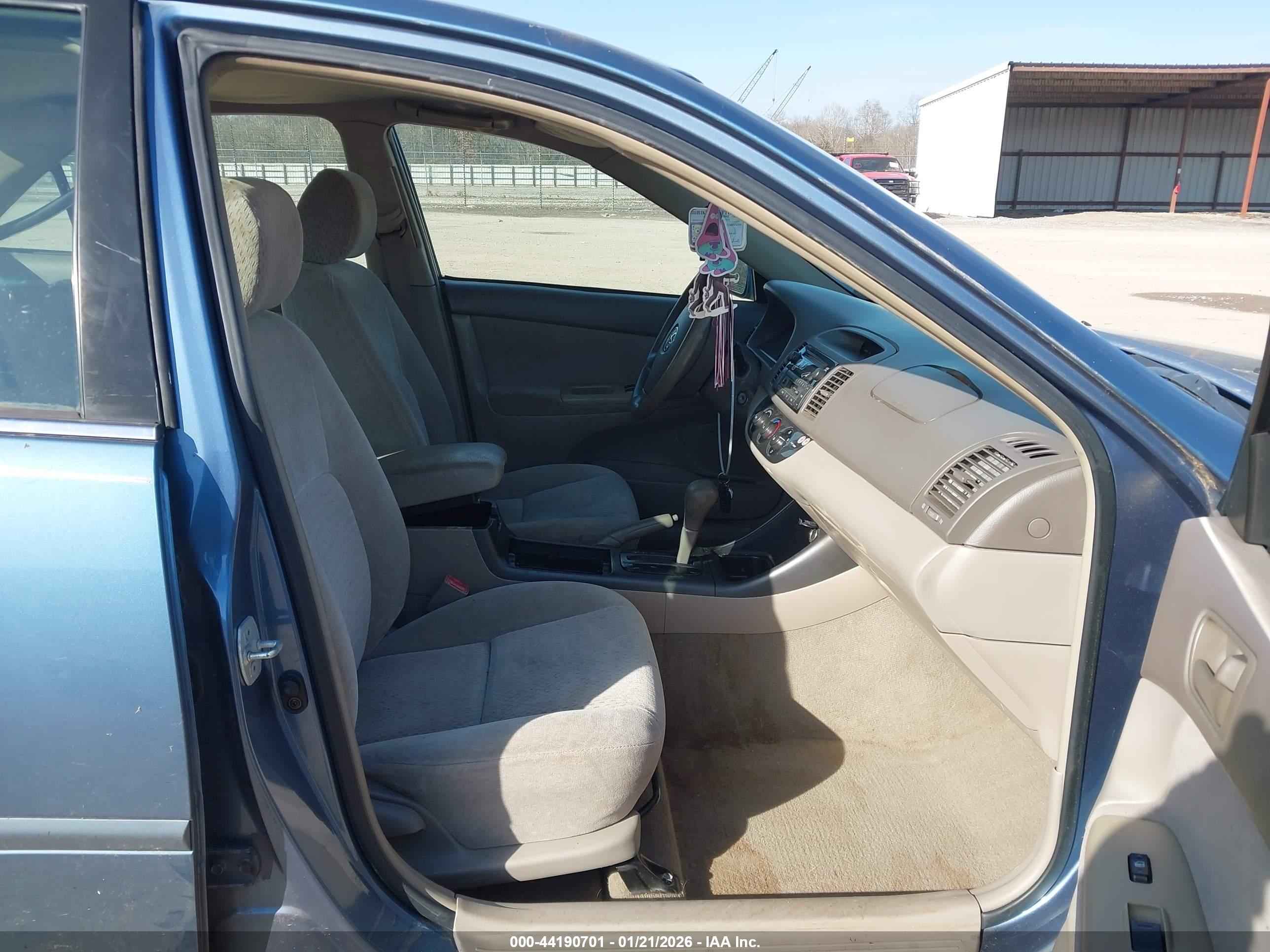 TOYOTA CAMRY image 5