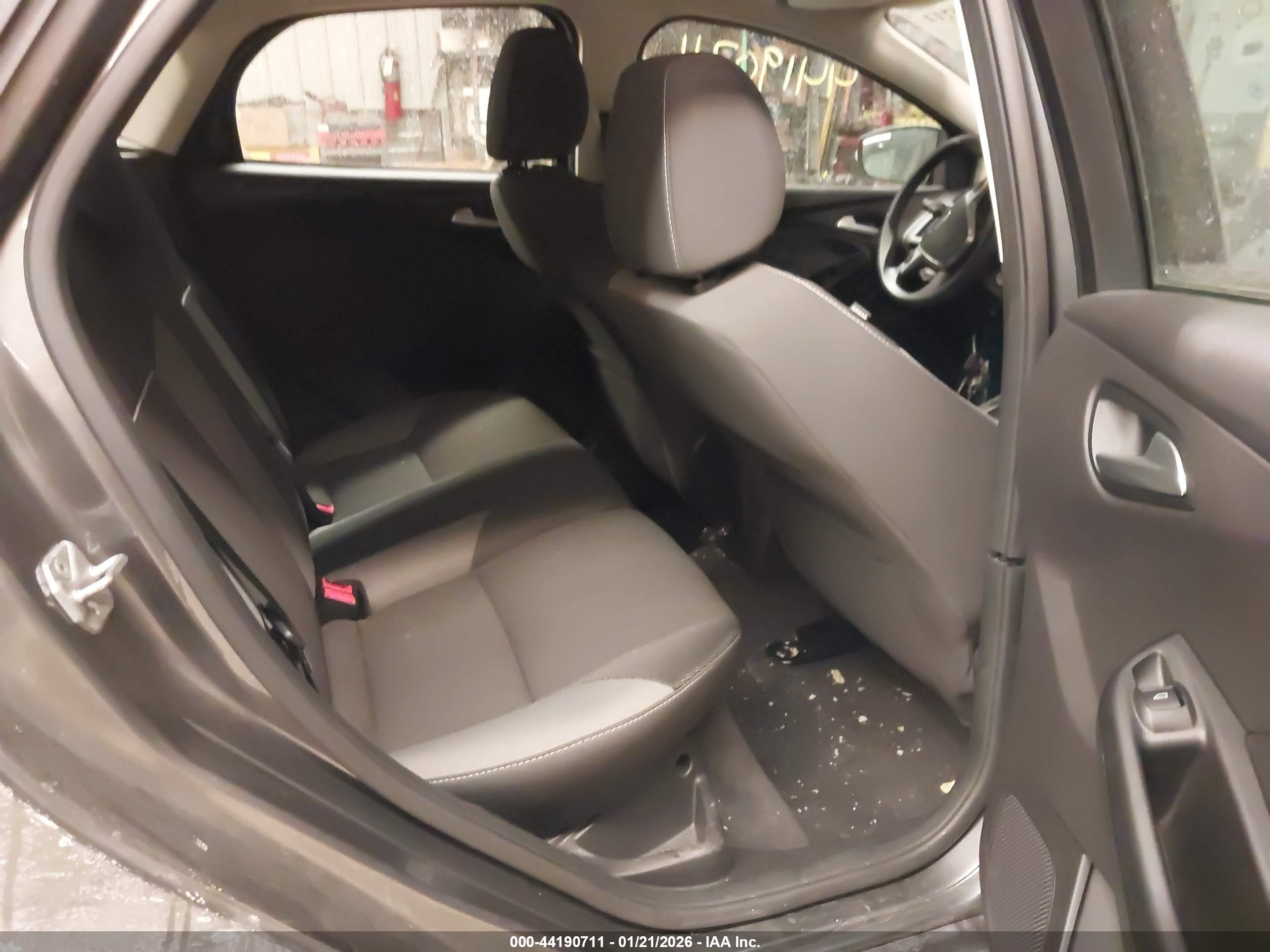 FORD FOCUS image 8