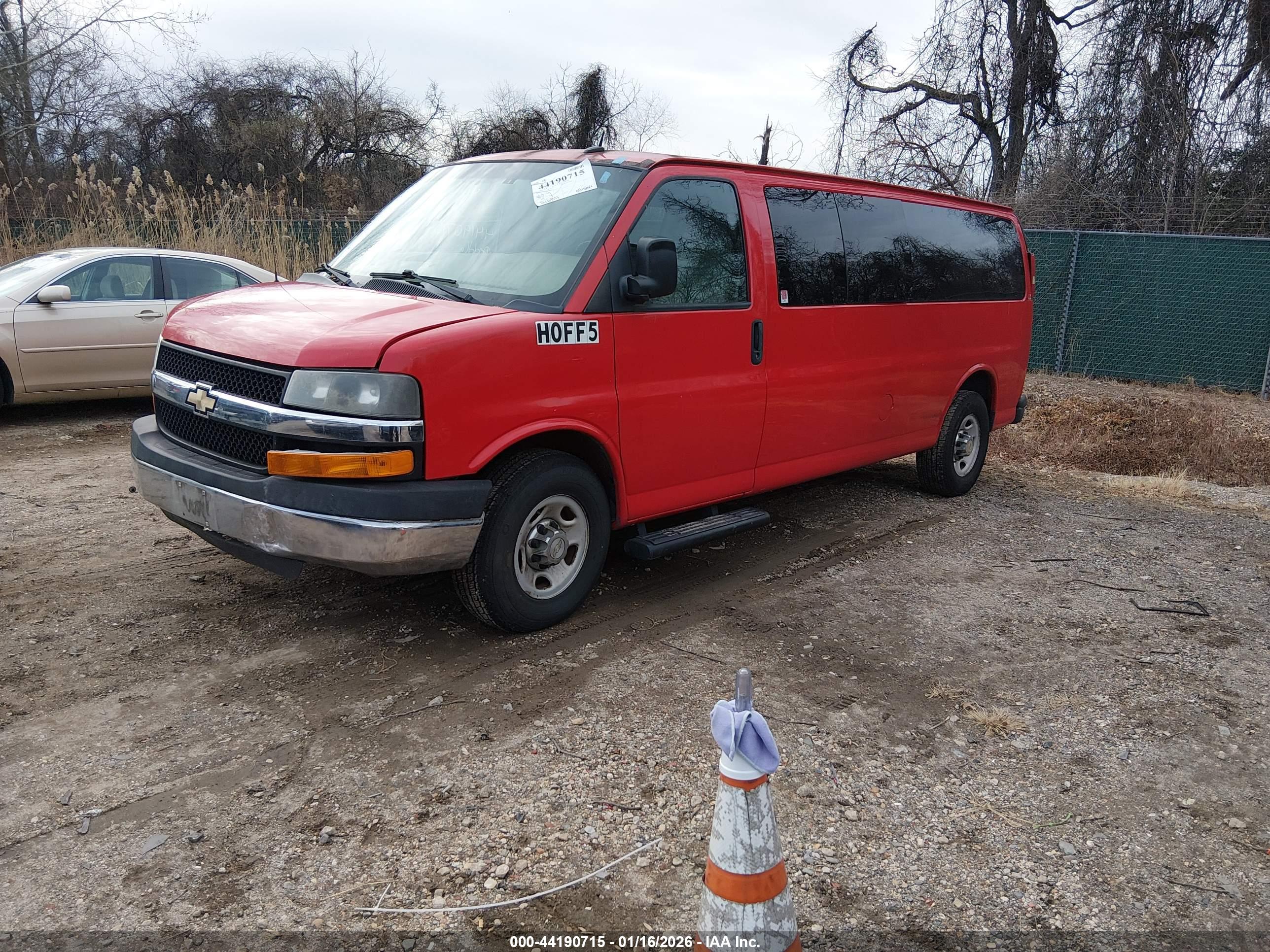 CHEVROLET EXPRESS image 2