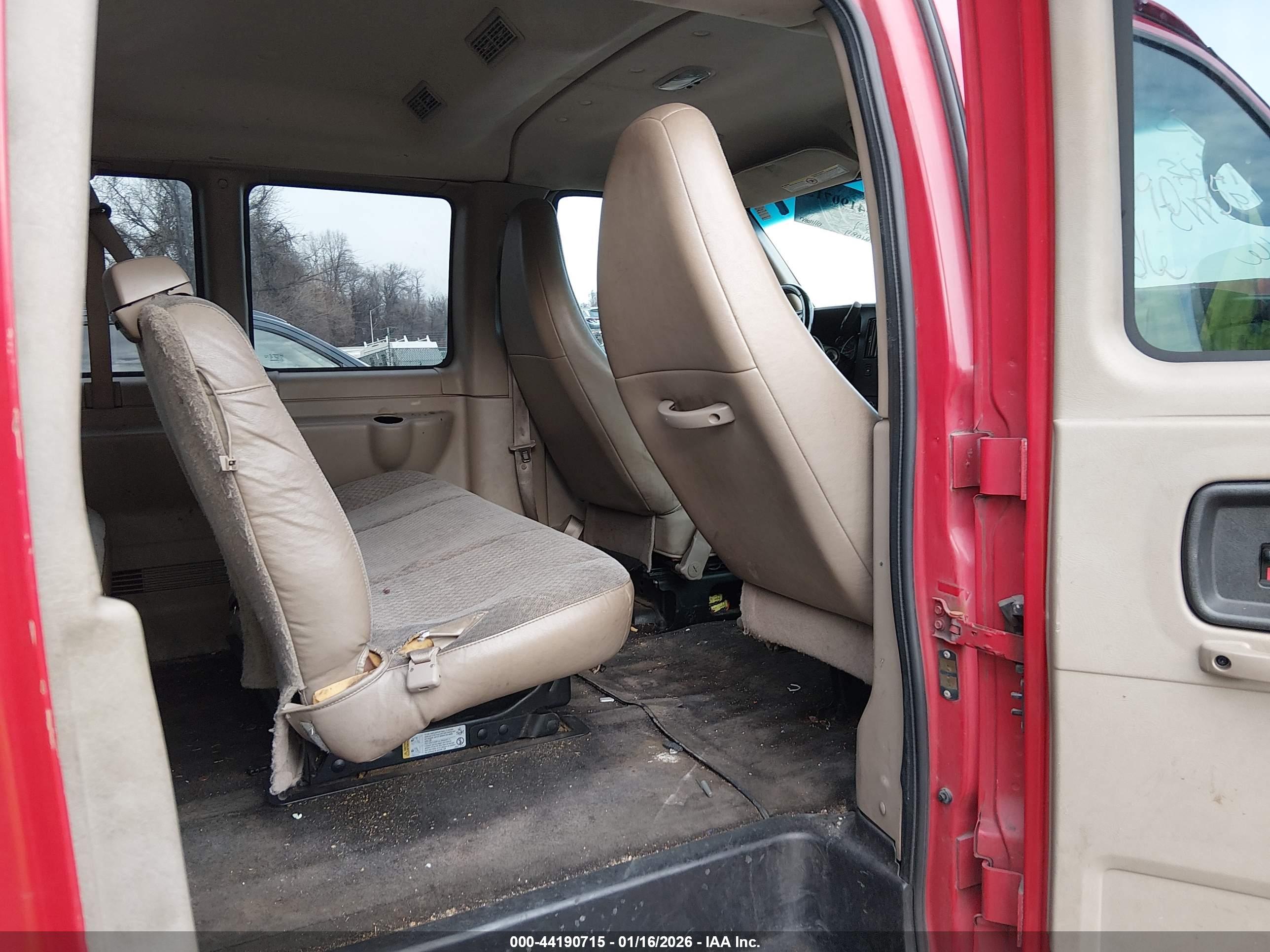 CHEVROLET EXPRESS image 8