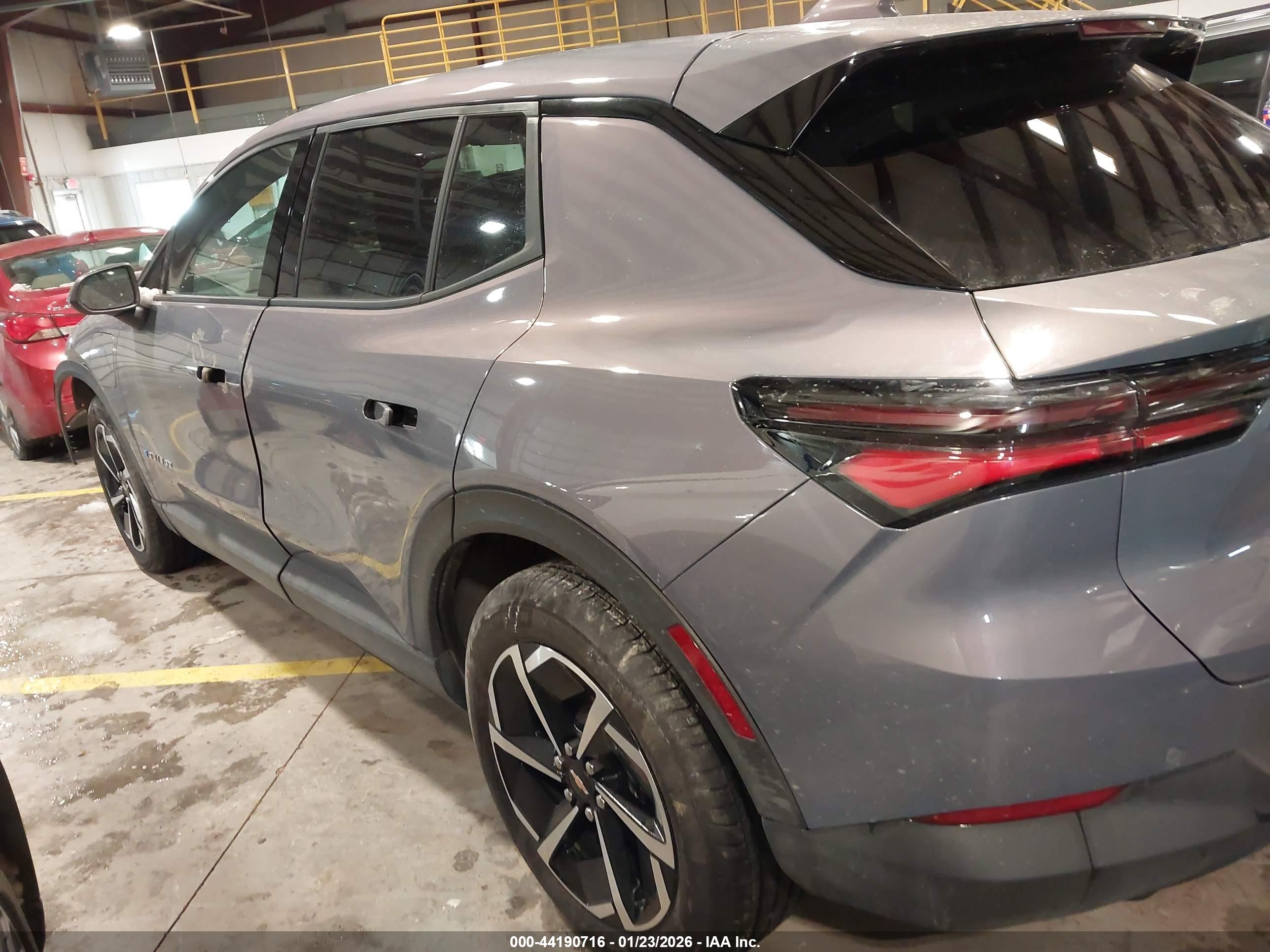 CHEVROLET EQUINOX image 3