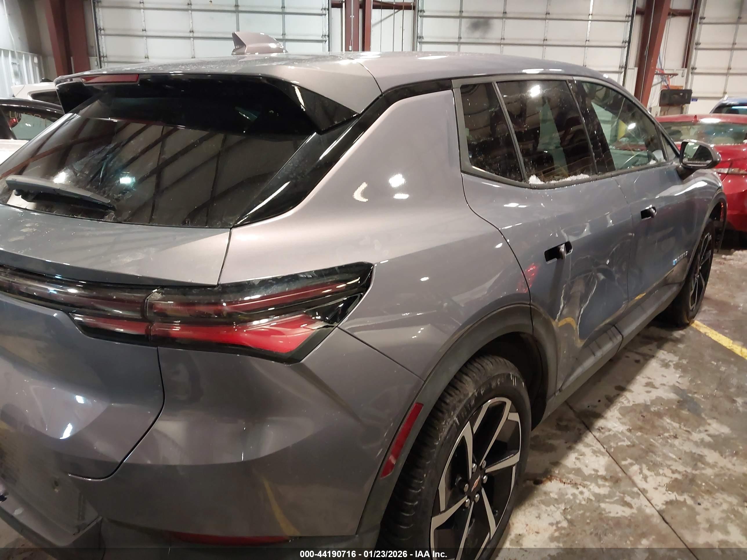 CHEVROLET EQUINOX image 4