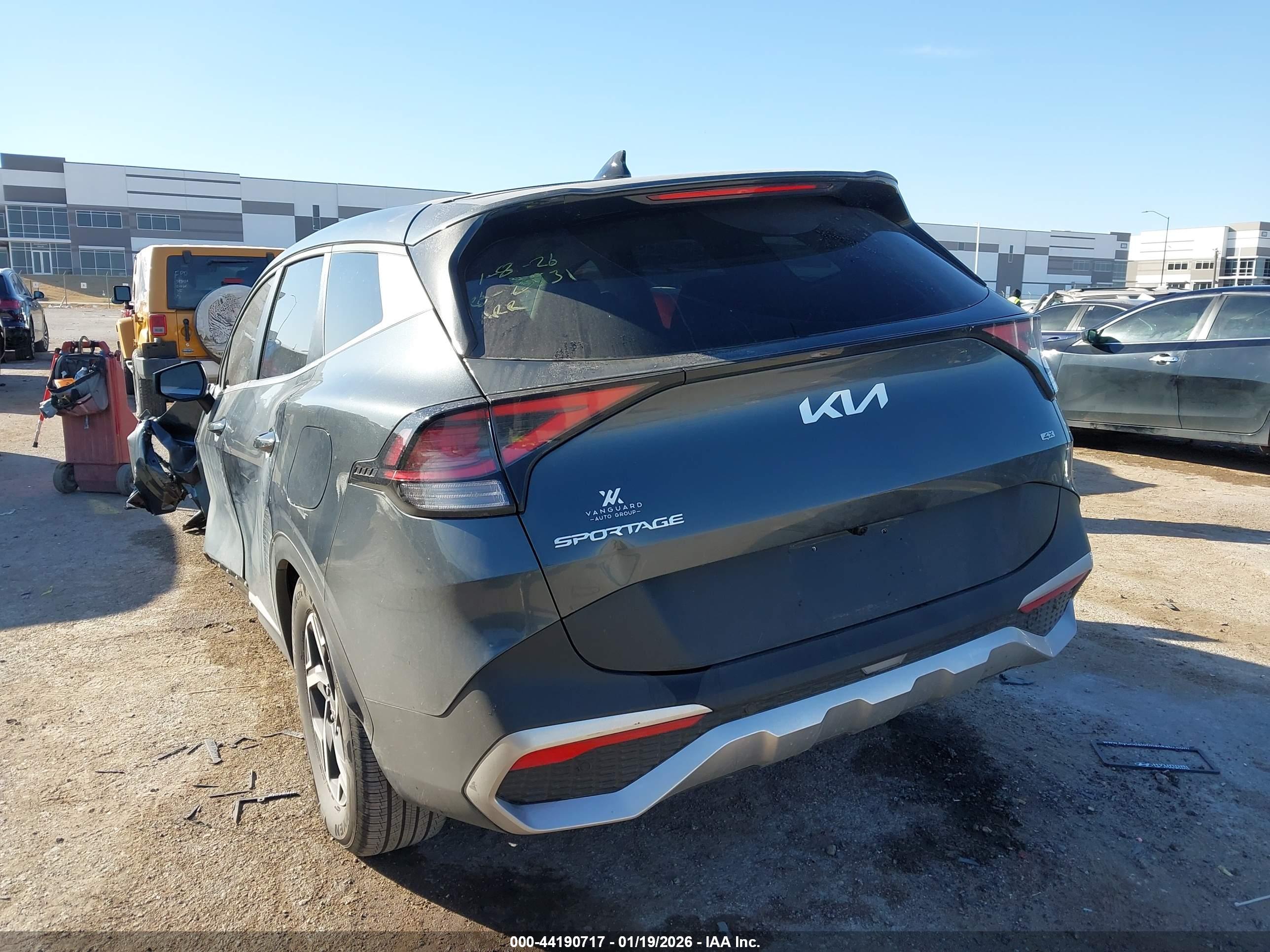 KIA SPORTAGE image 3