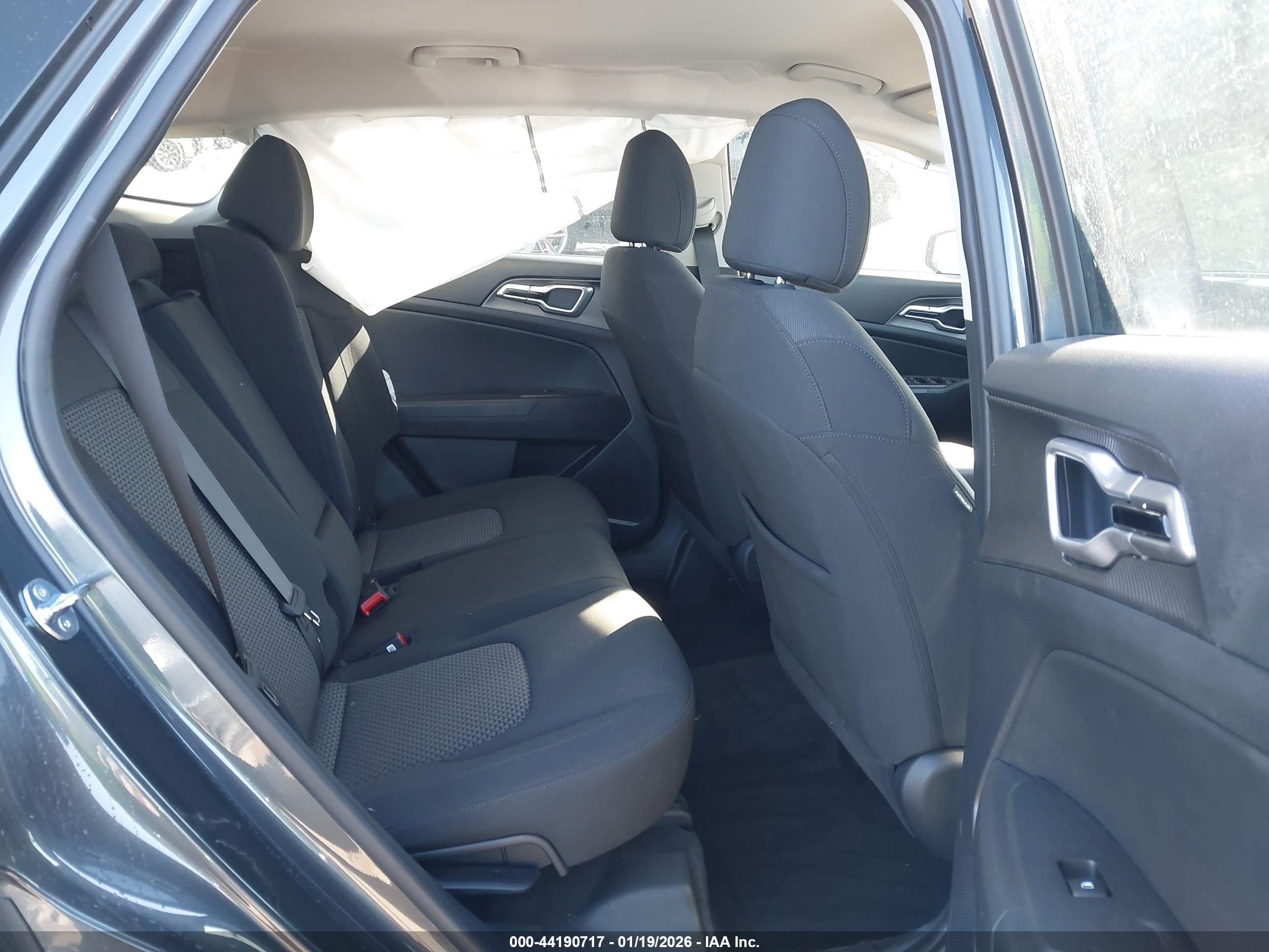 KIA SPORTAGE image 8