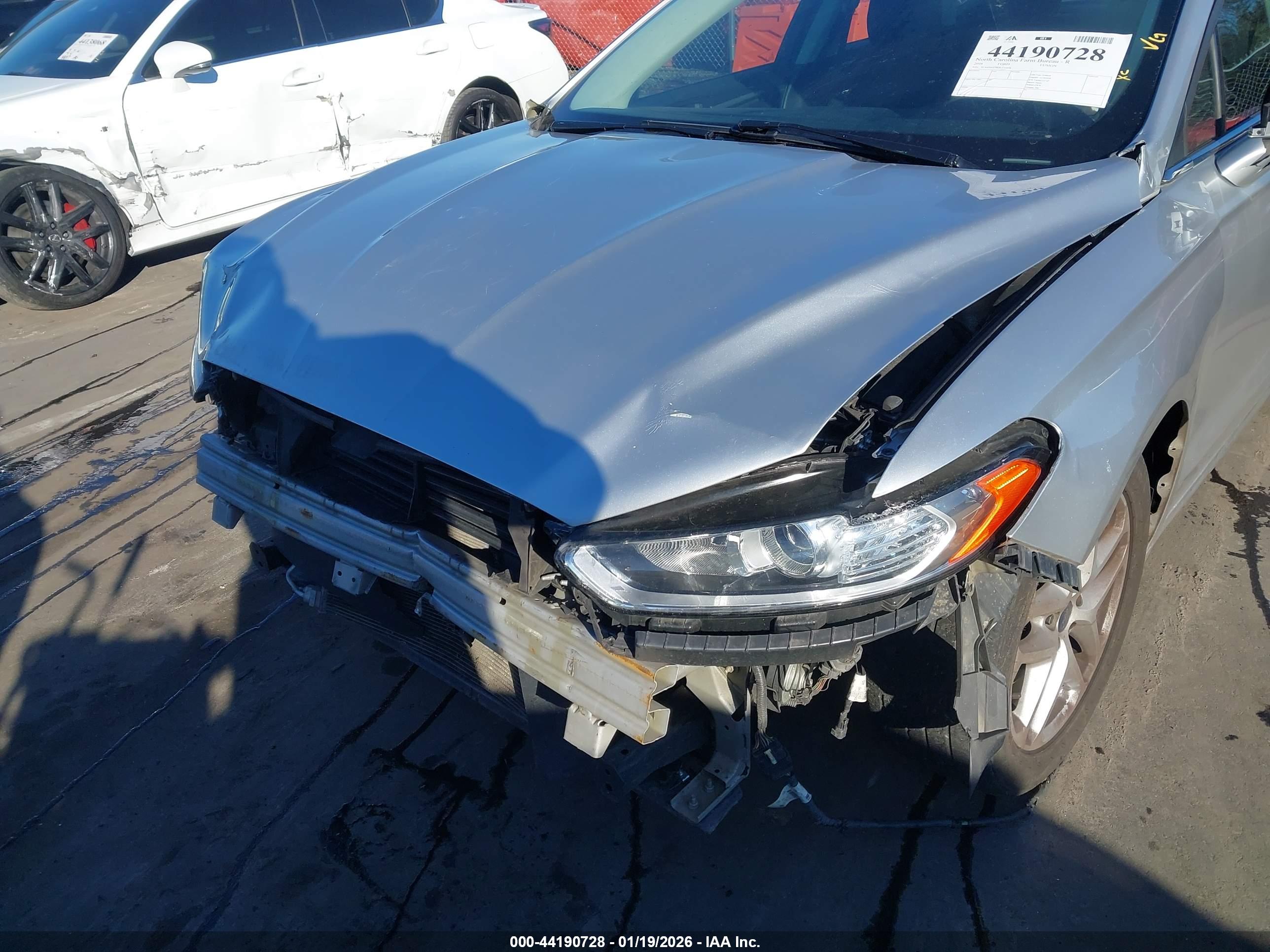 FORD FUSION image 6