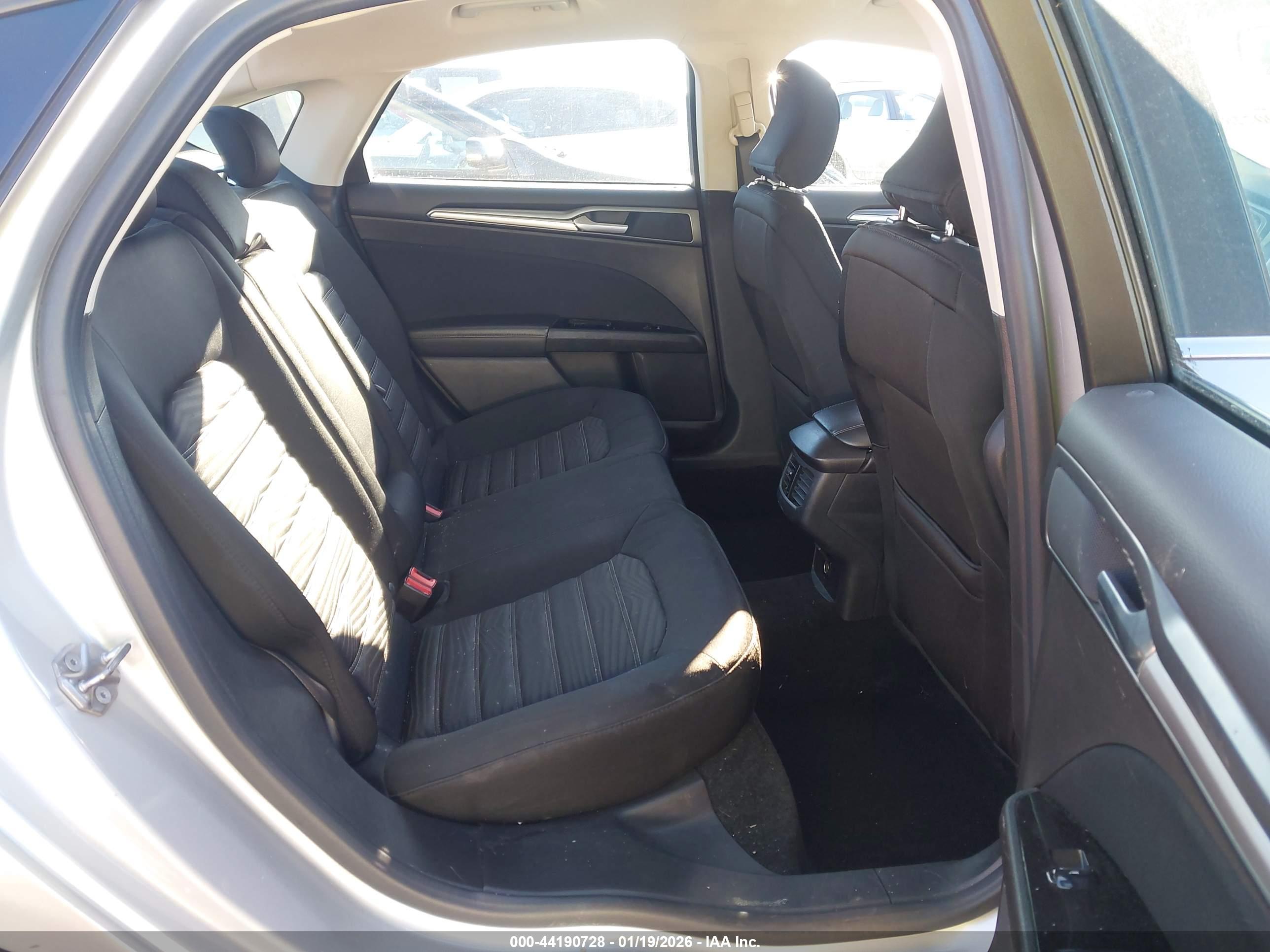 FORD FUSION image 8