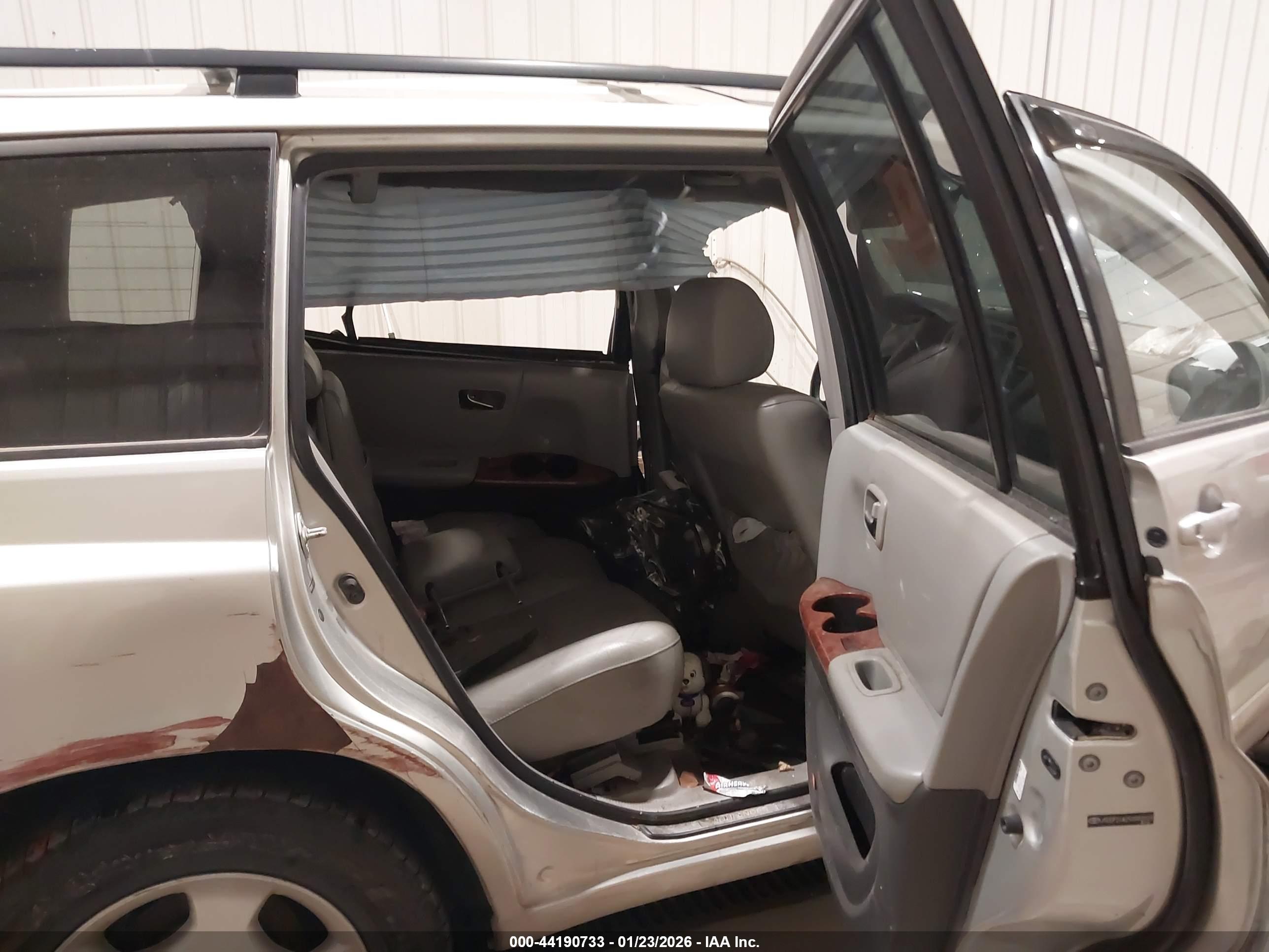 TOYOTA HIGHLANDER image 8