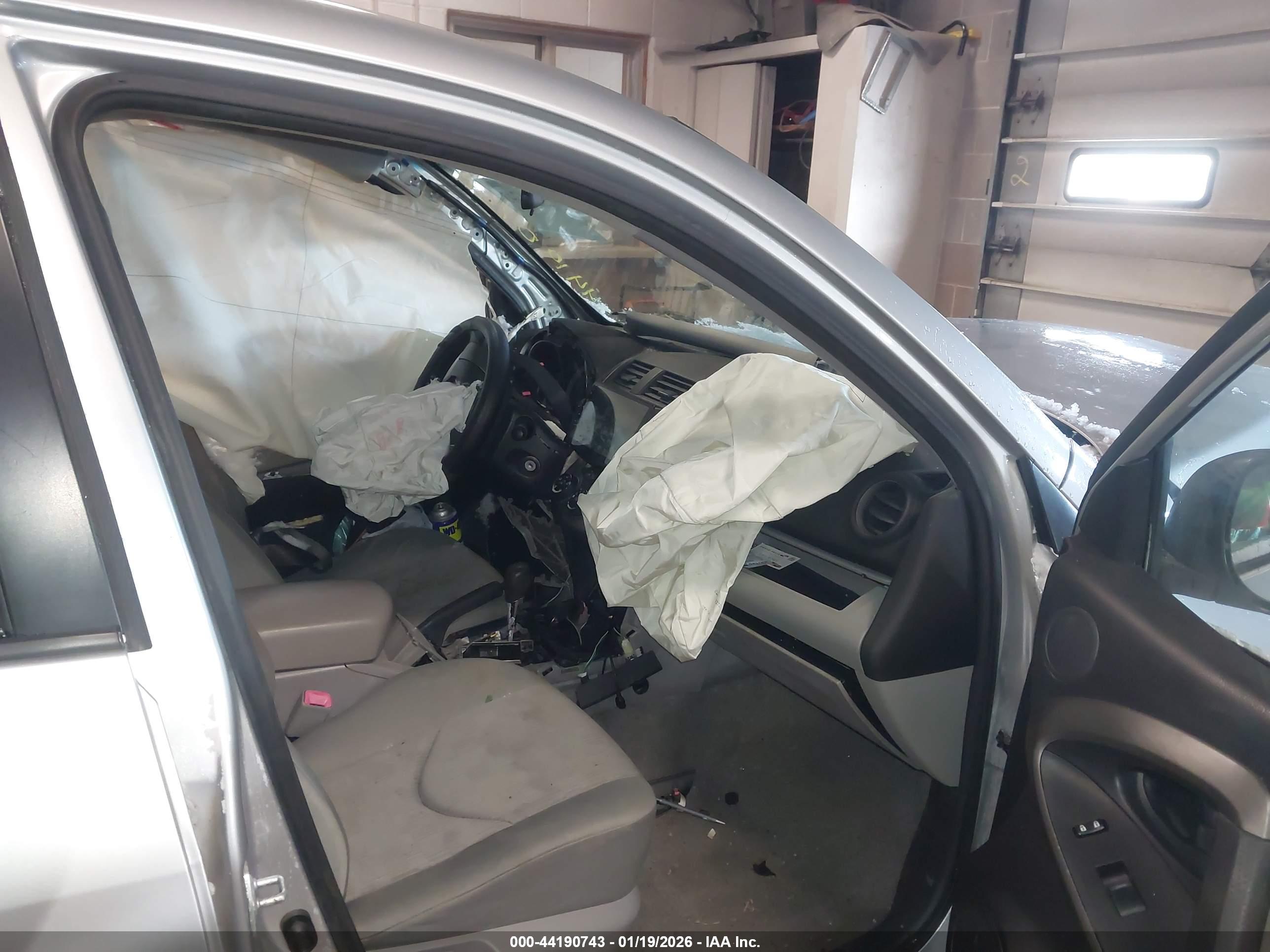 TOYOTA RAV4 image 5