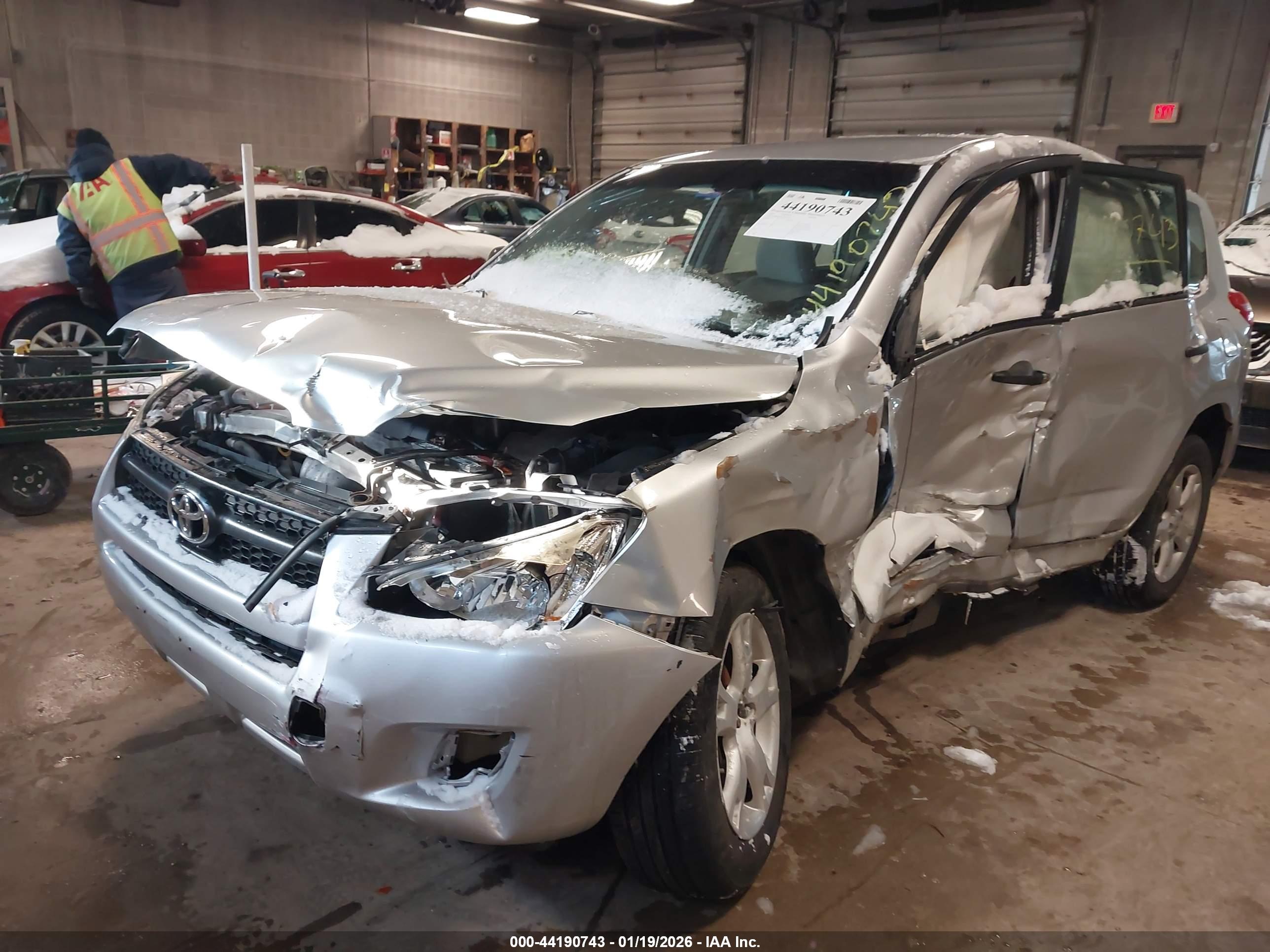 TOYOTA RAV4 image 6