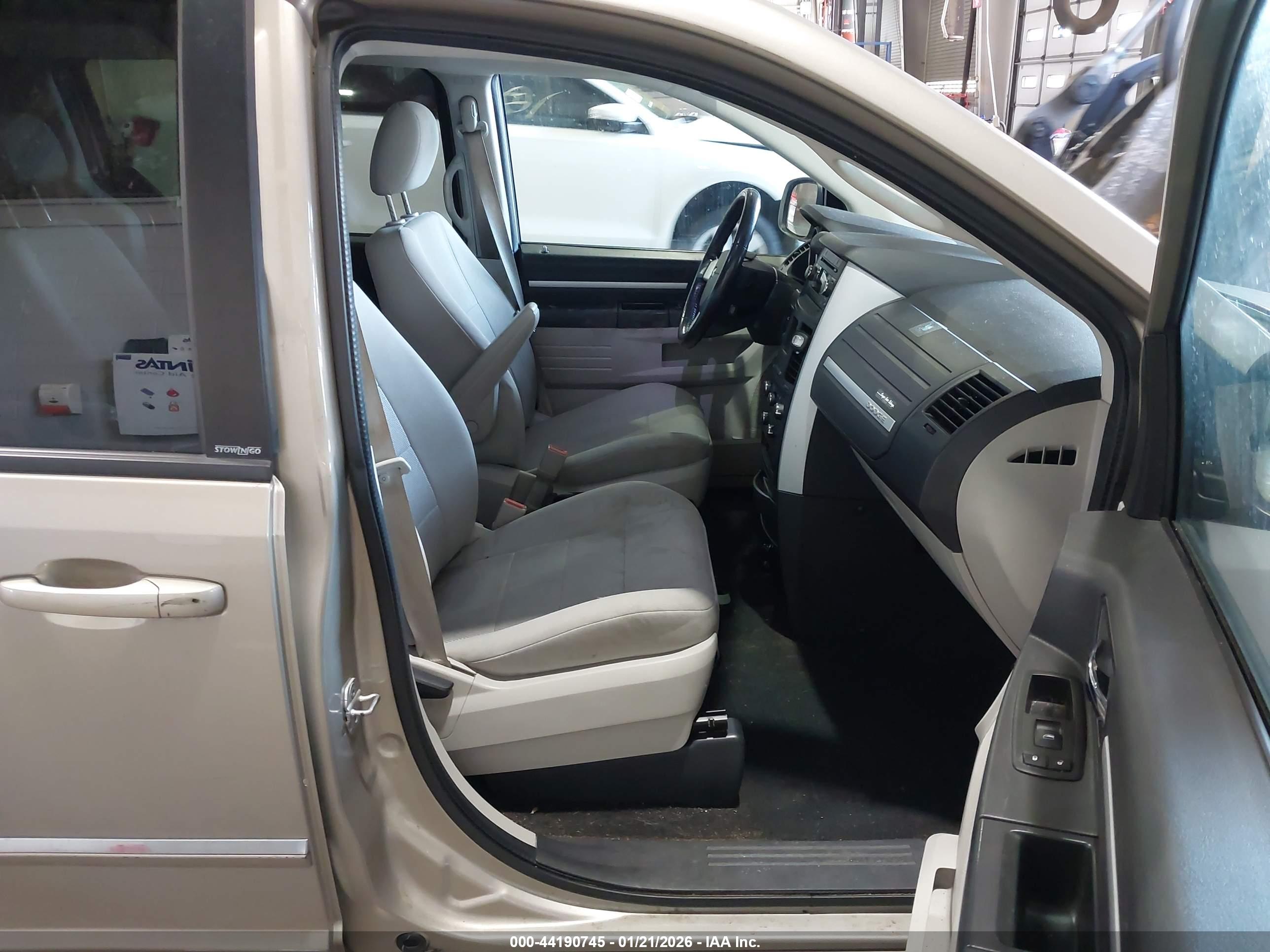 DODGE GRAND image 5