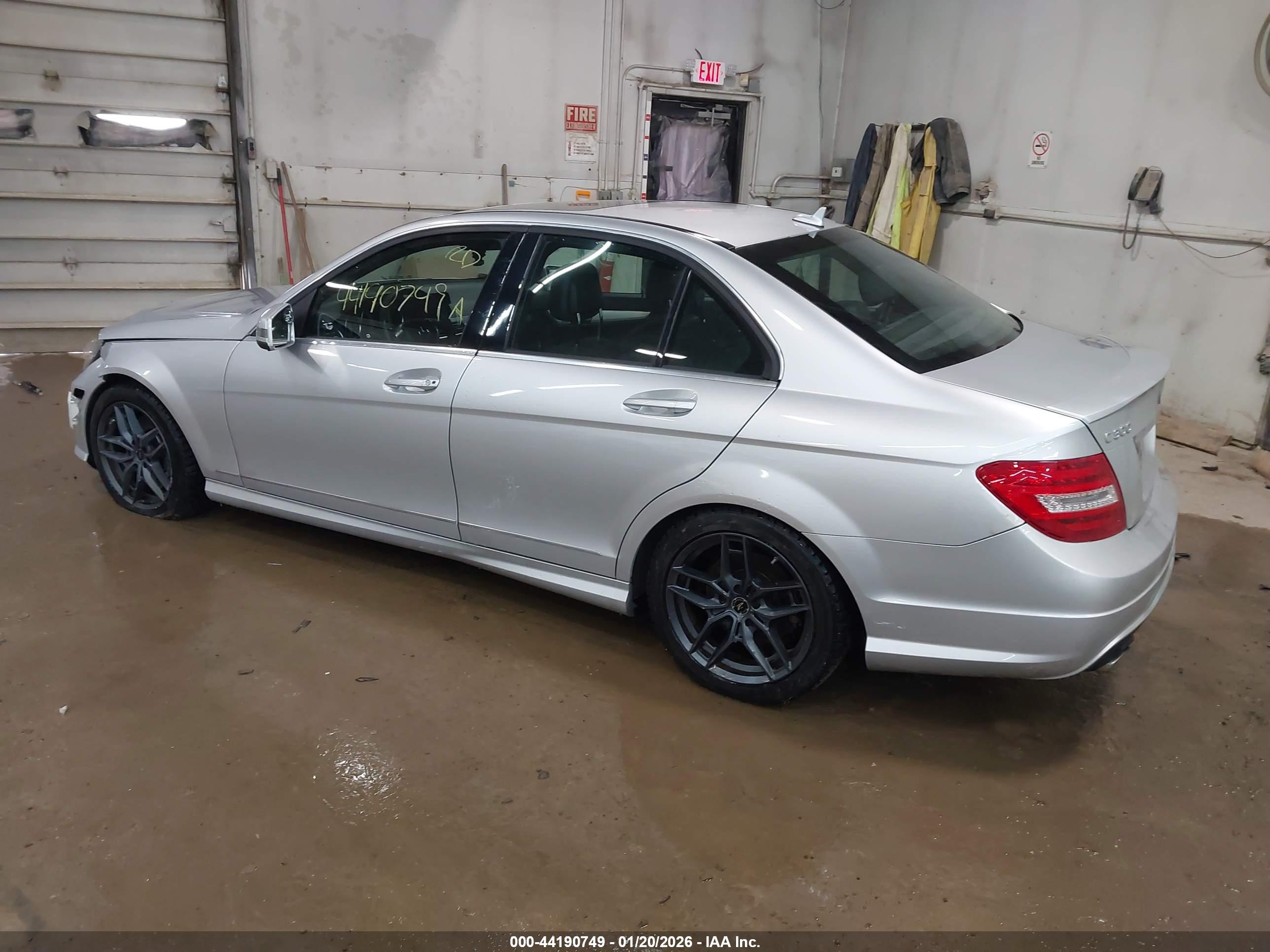 MERCEDES-BENZ C image 3