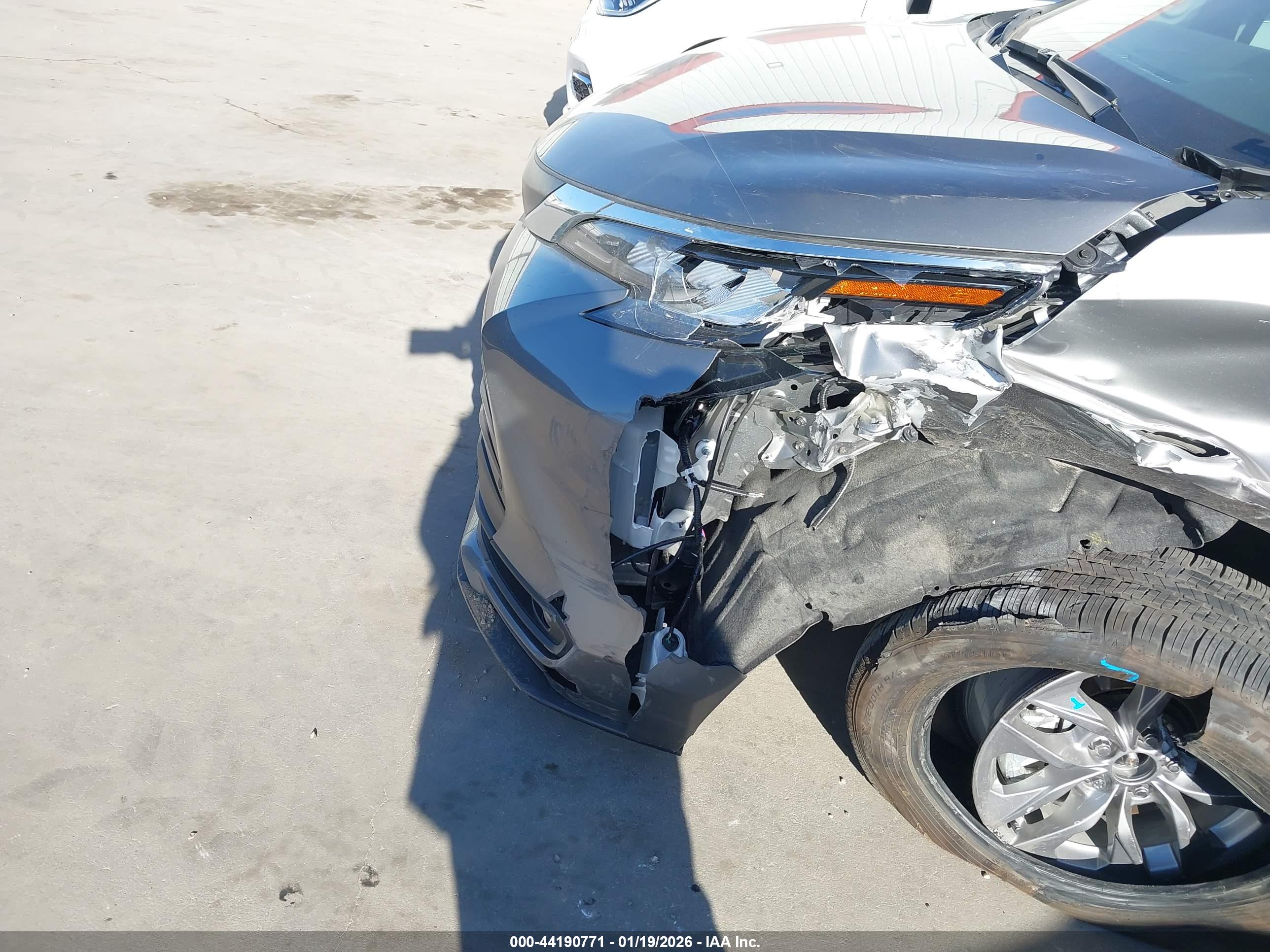 TOYOTA SIENNA image 6