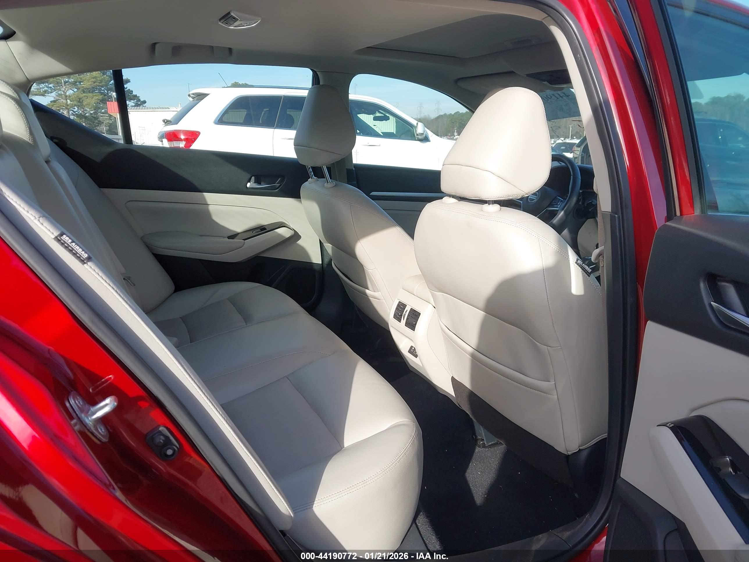 NISSAN ALTIMA image 8