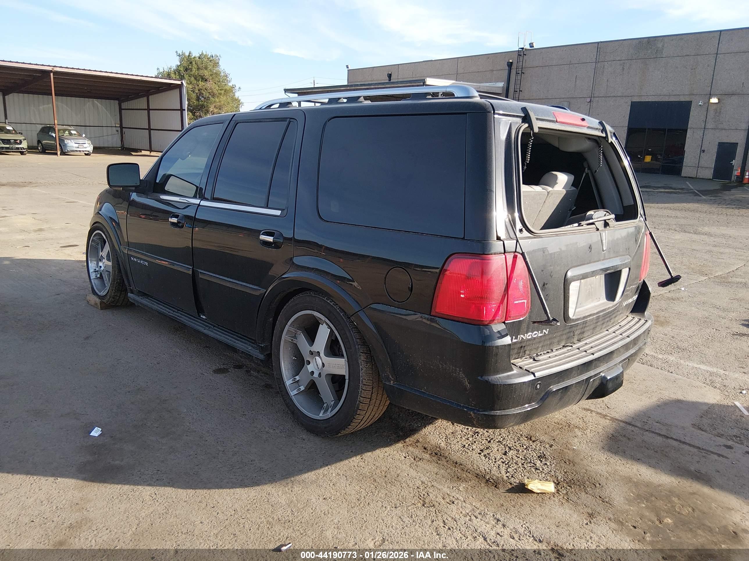 LINCOLN NAVIGATOR image 3