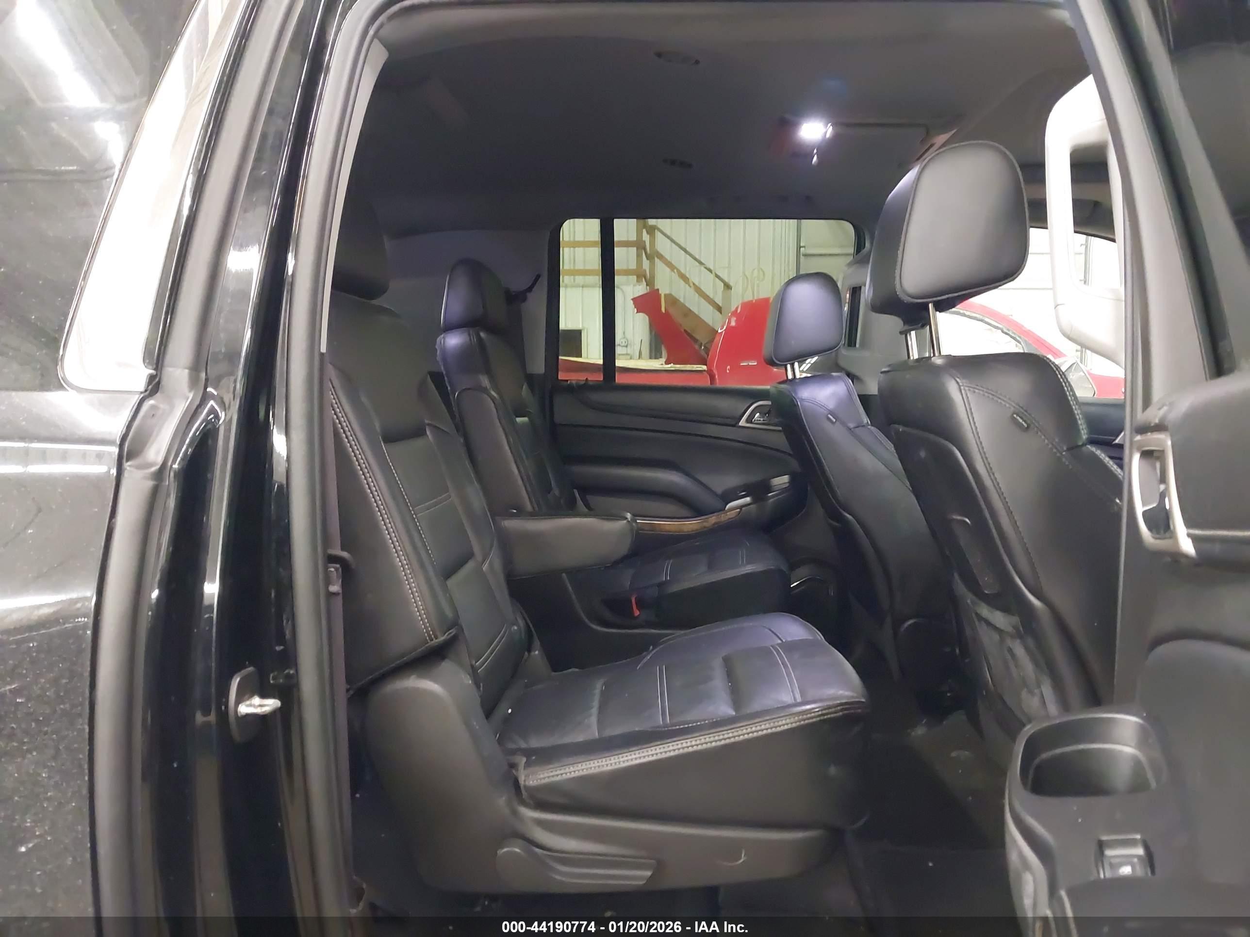 GMC YUKON image 8