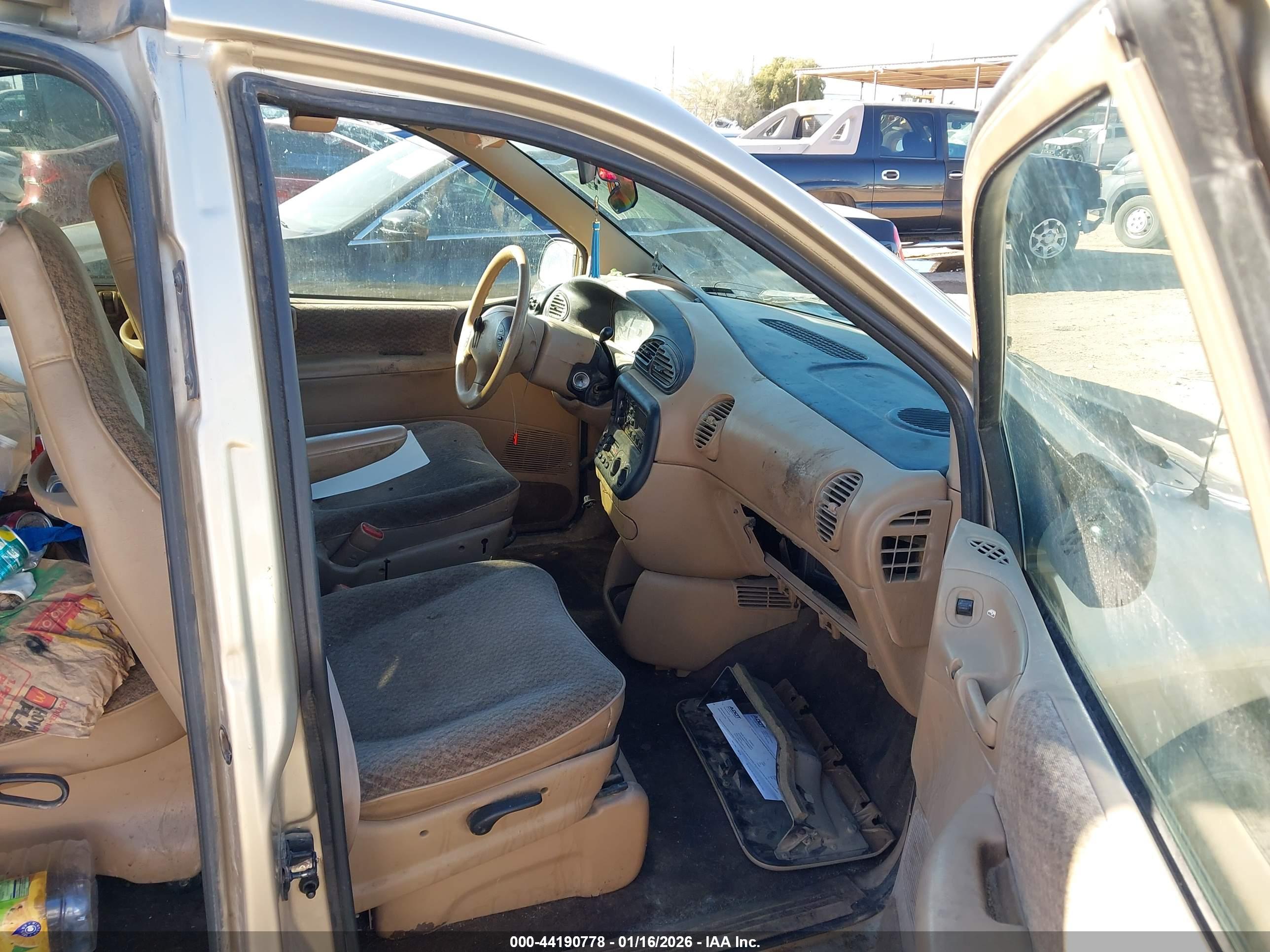 CHRYSLER GRAND image 5