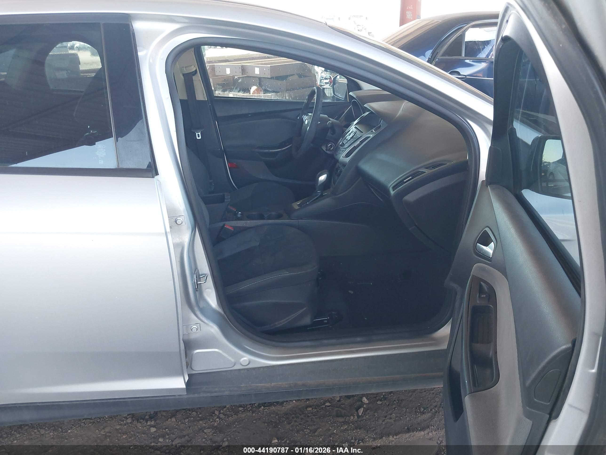 FORD FOCUS image 5