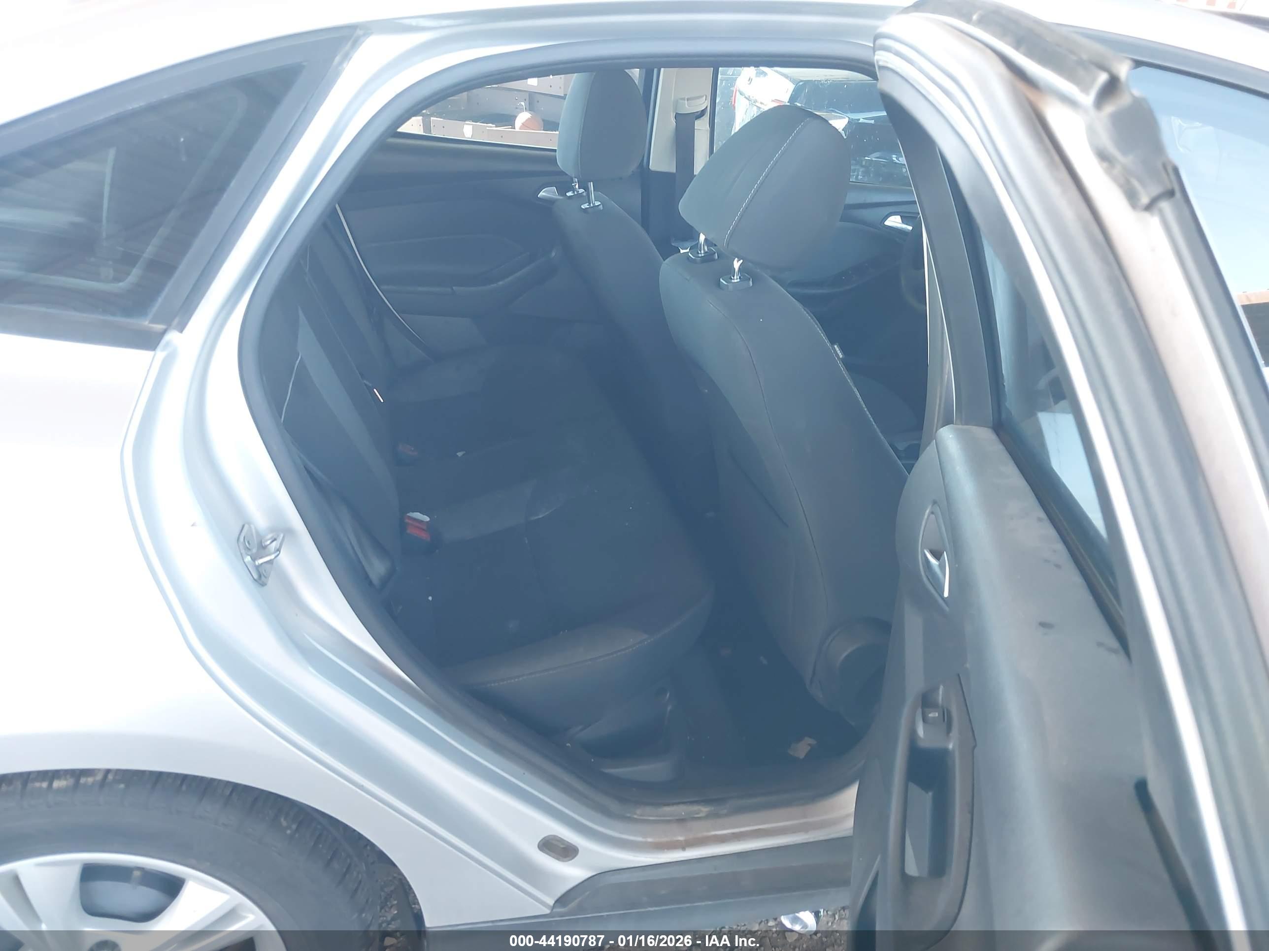 FORD FOCUS image 8