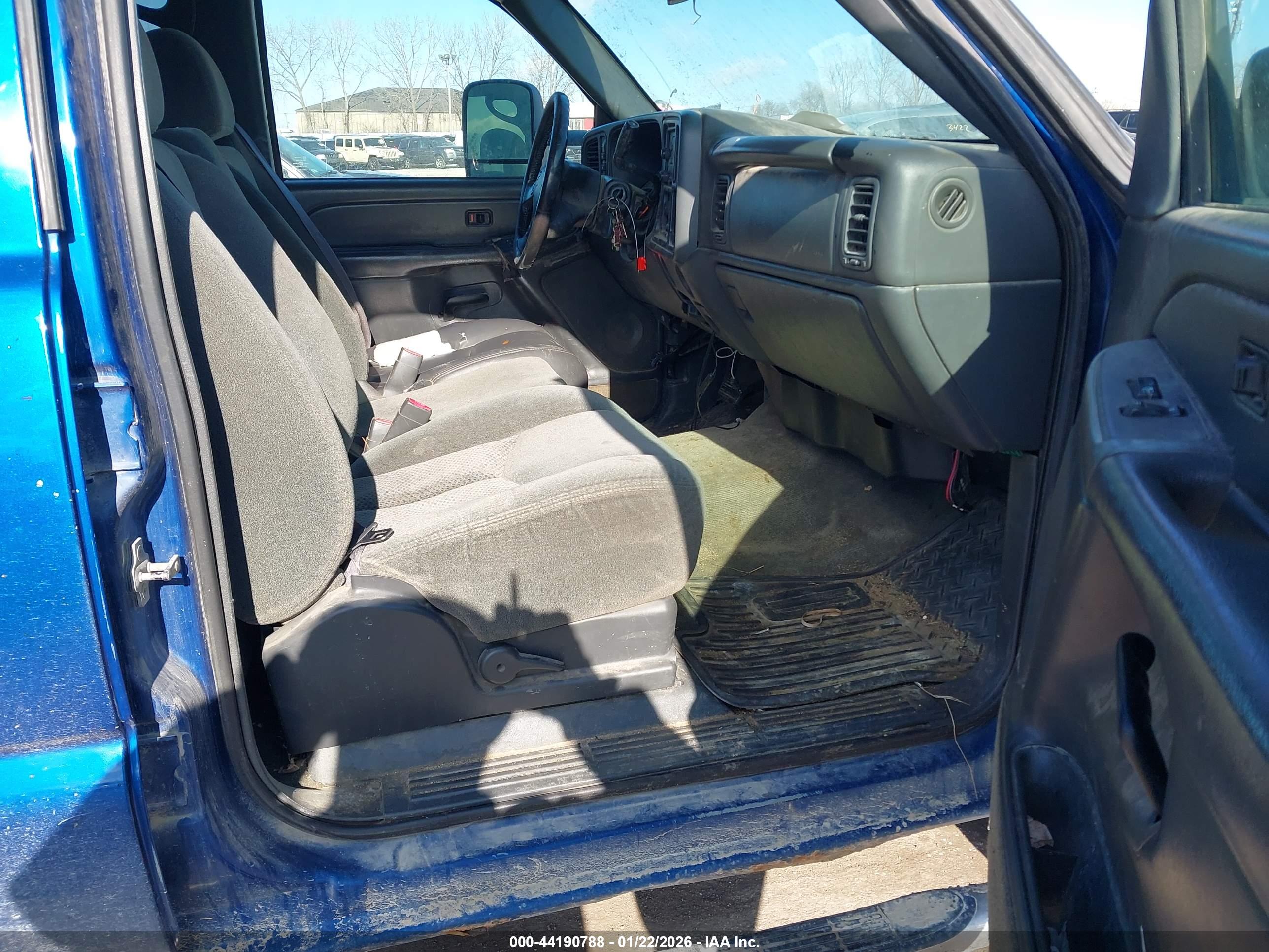 CHEVROLET SILVERADO image 5