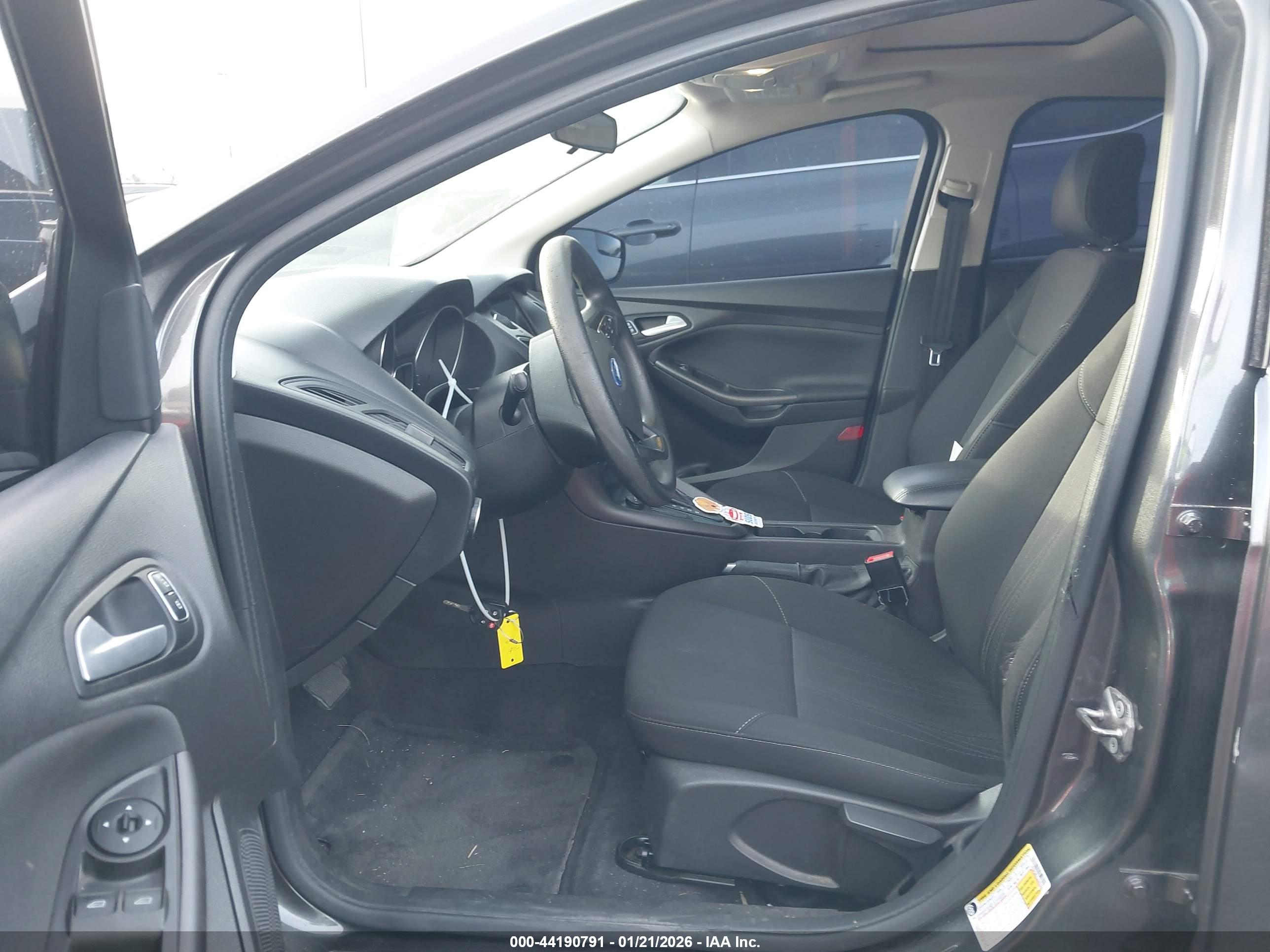 FORD FOCUS image 5