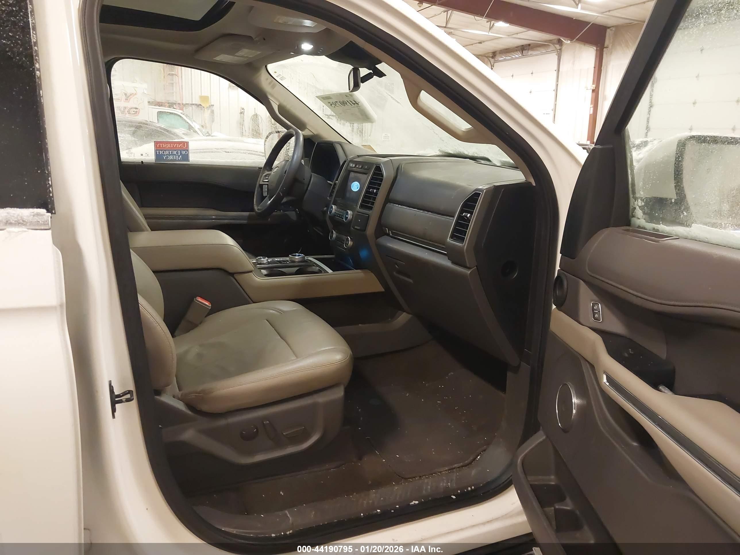 FORD EXPEDITION image 5