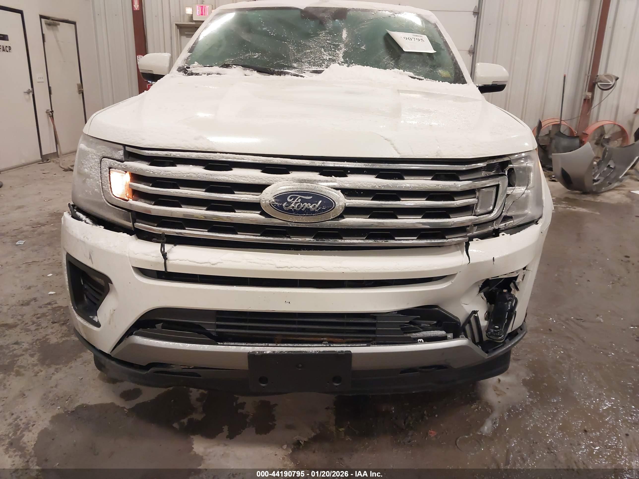FORD EXPEDITION image 6
