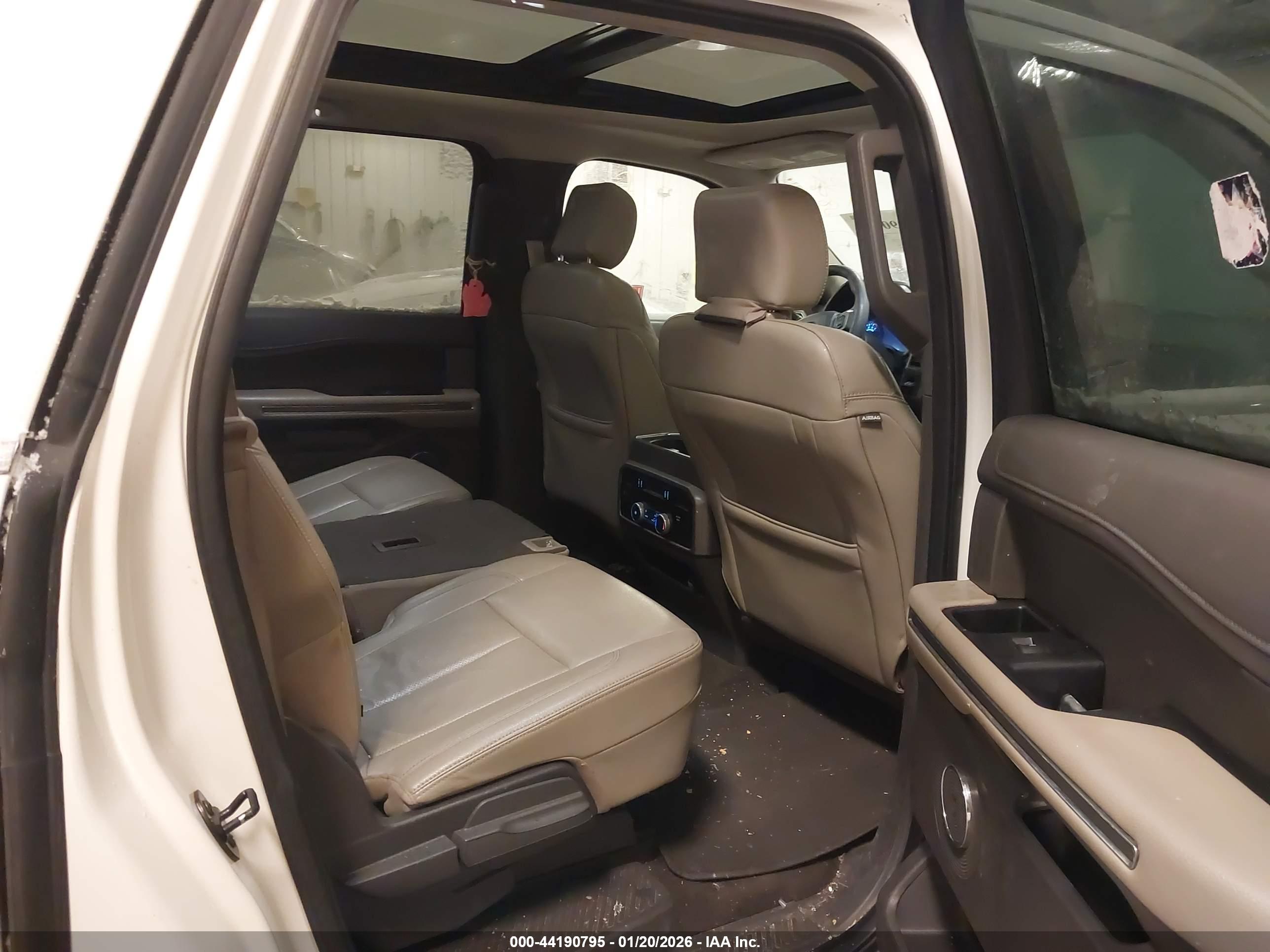 FORD EXPEDITION image 8