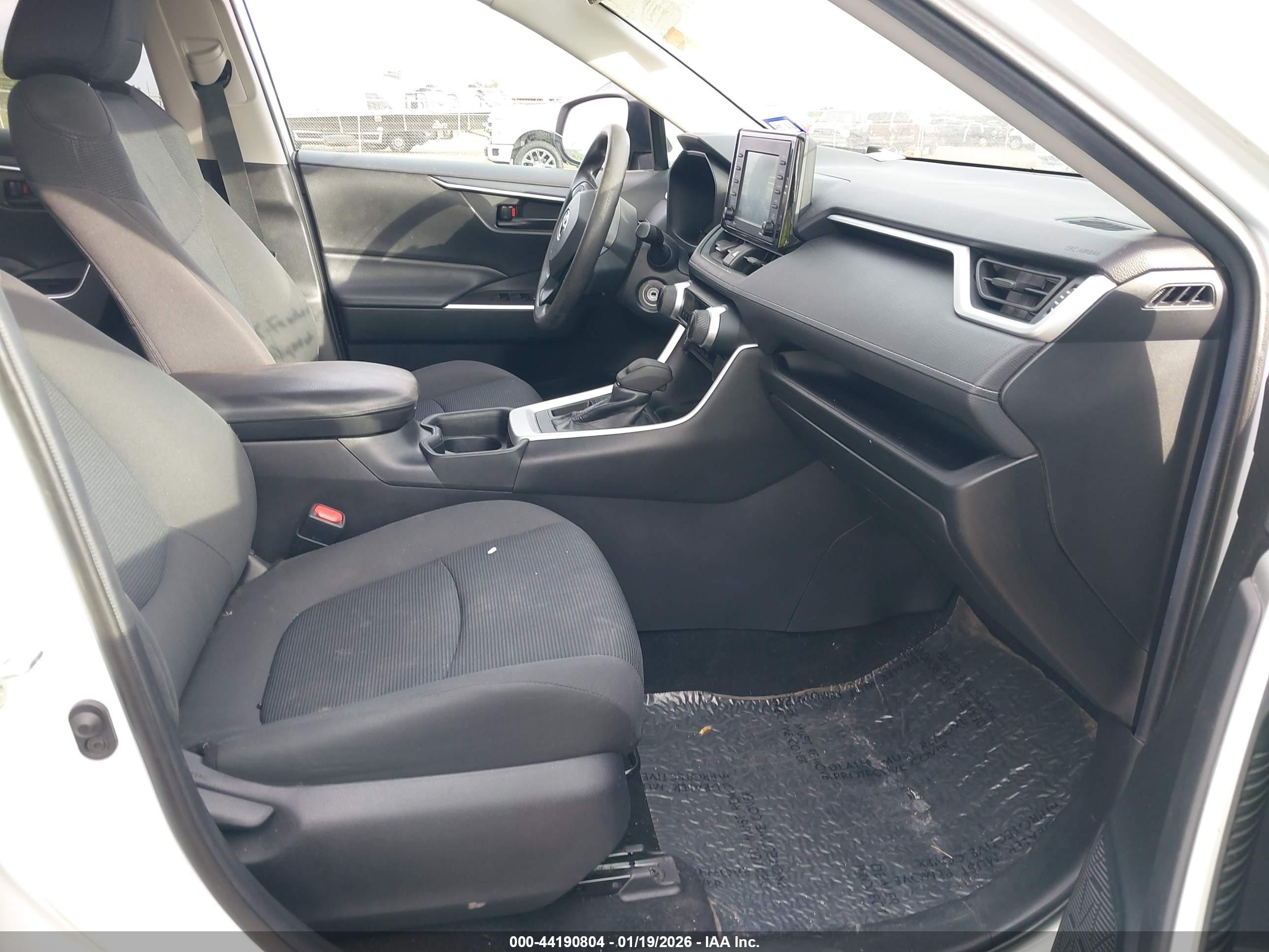 TOYOTA RAV4 image 5