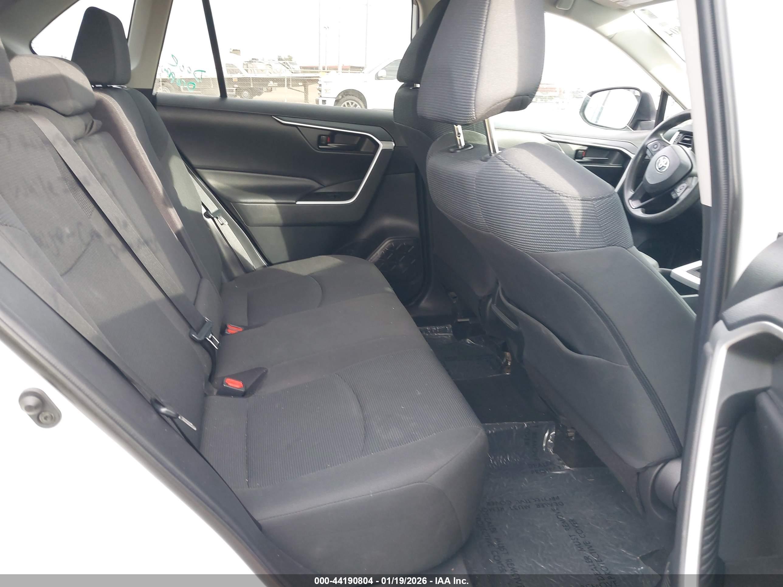 TOYOTA RAV4 image 8