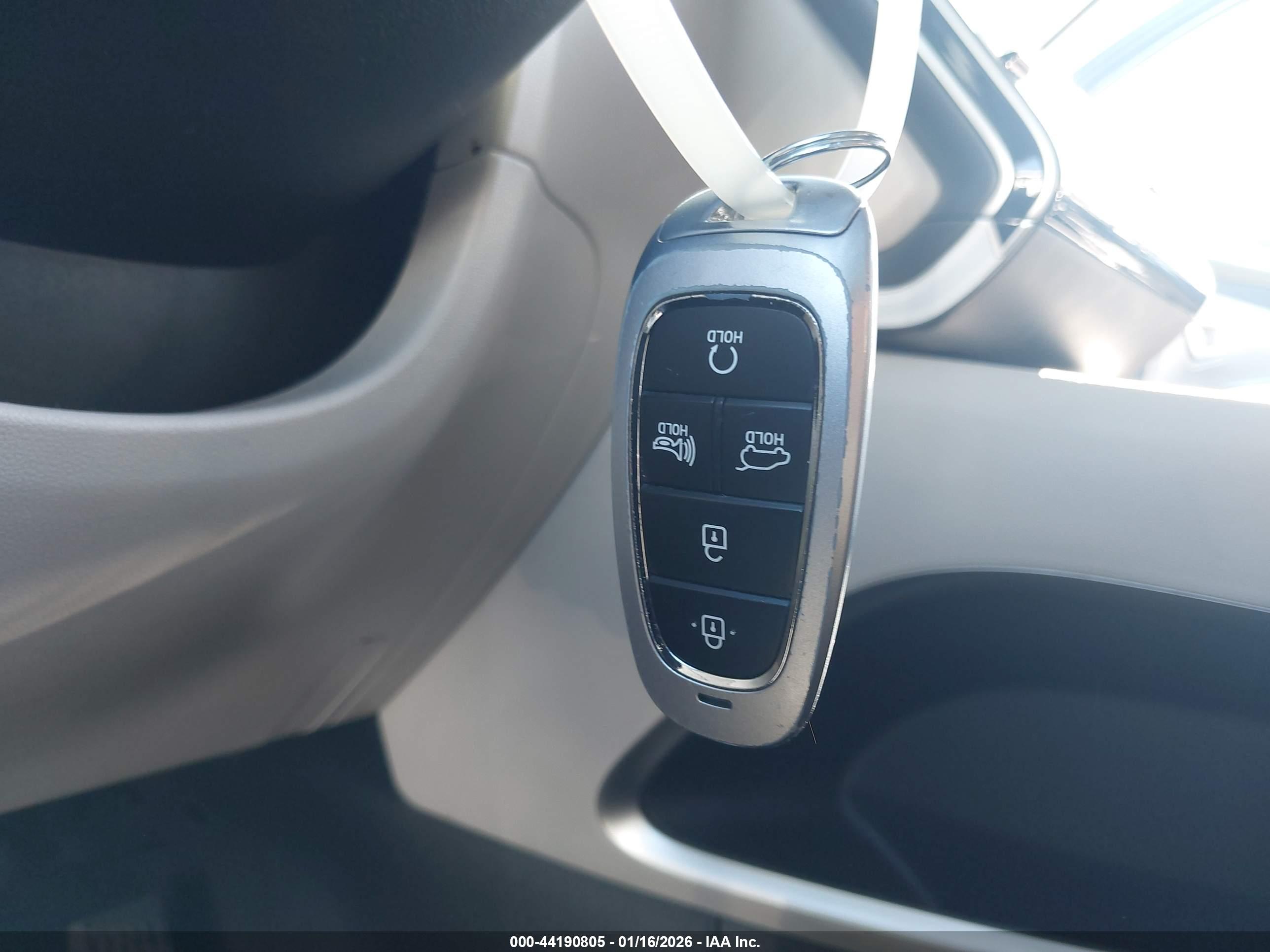 HYUNDAI TUCSON image 11