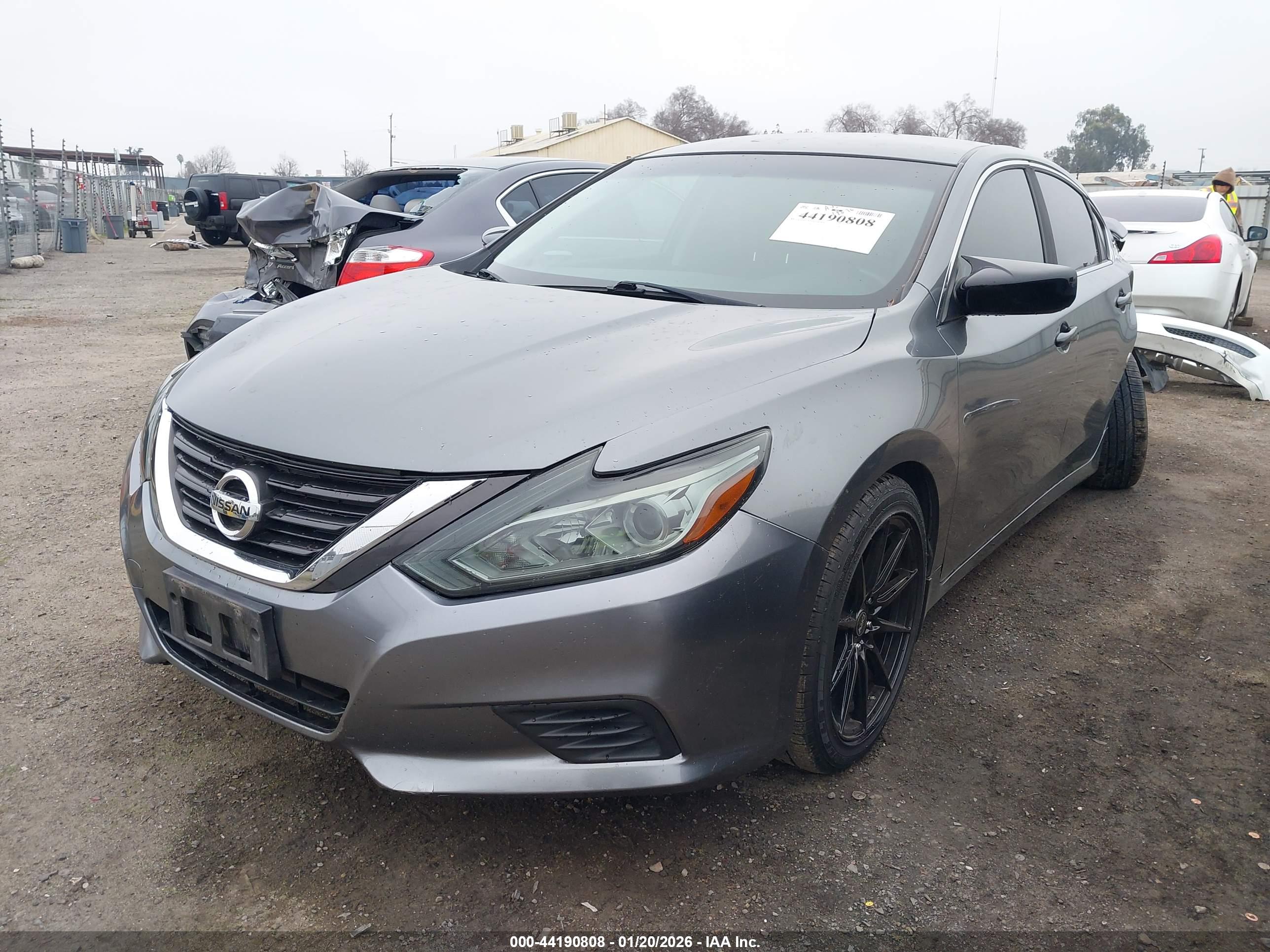 NISSAN ALTIMA image 2
