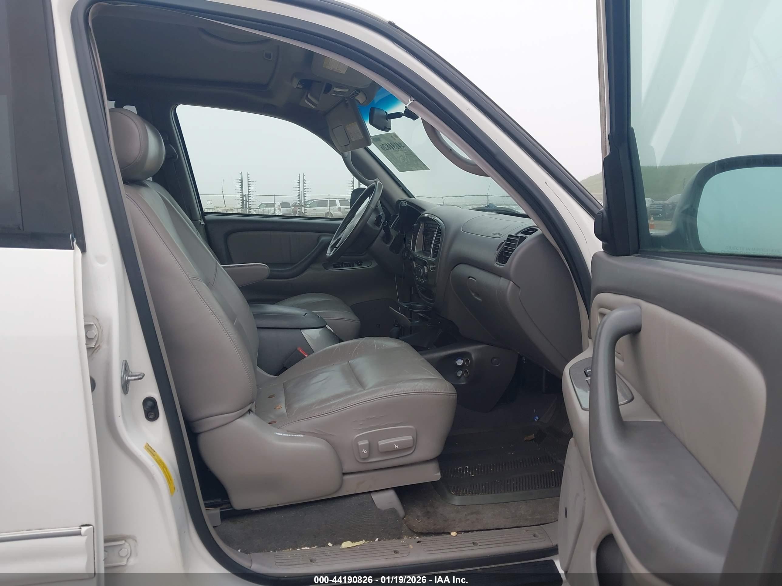 TOYOTA SEQUOIA image 5