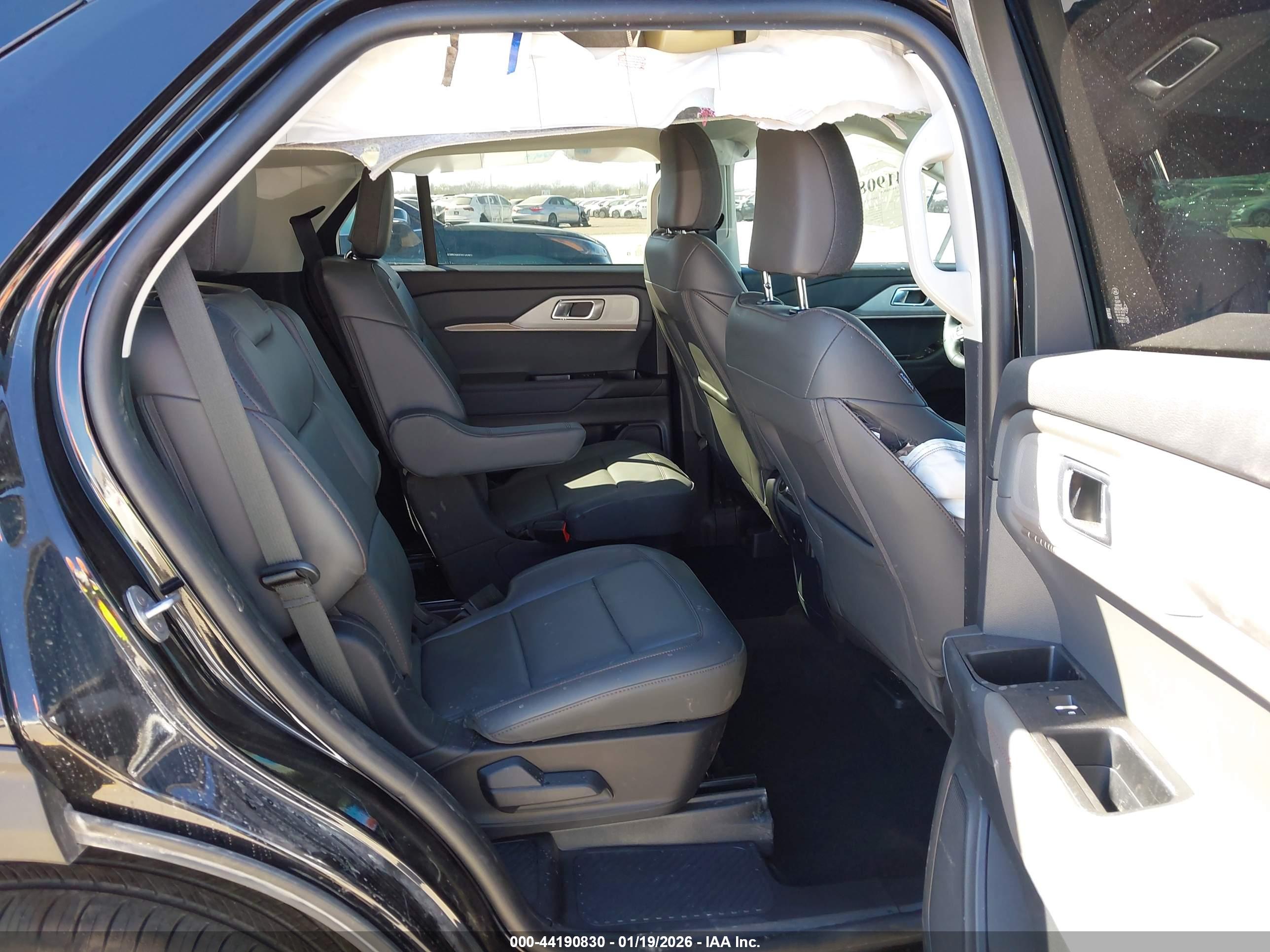 FORD EXPLORER image 8