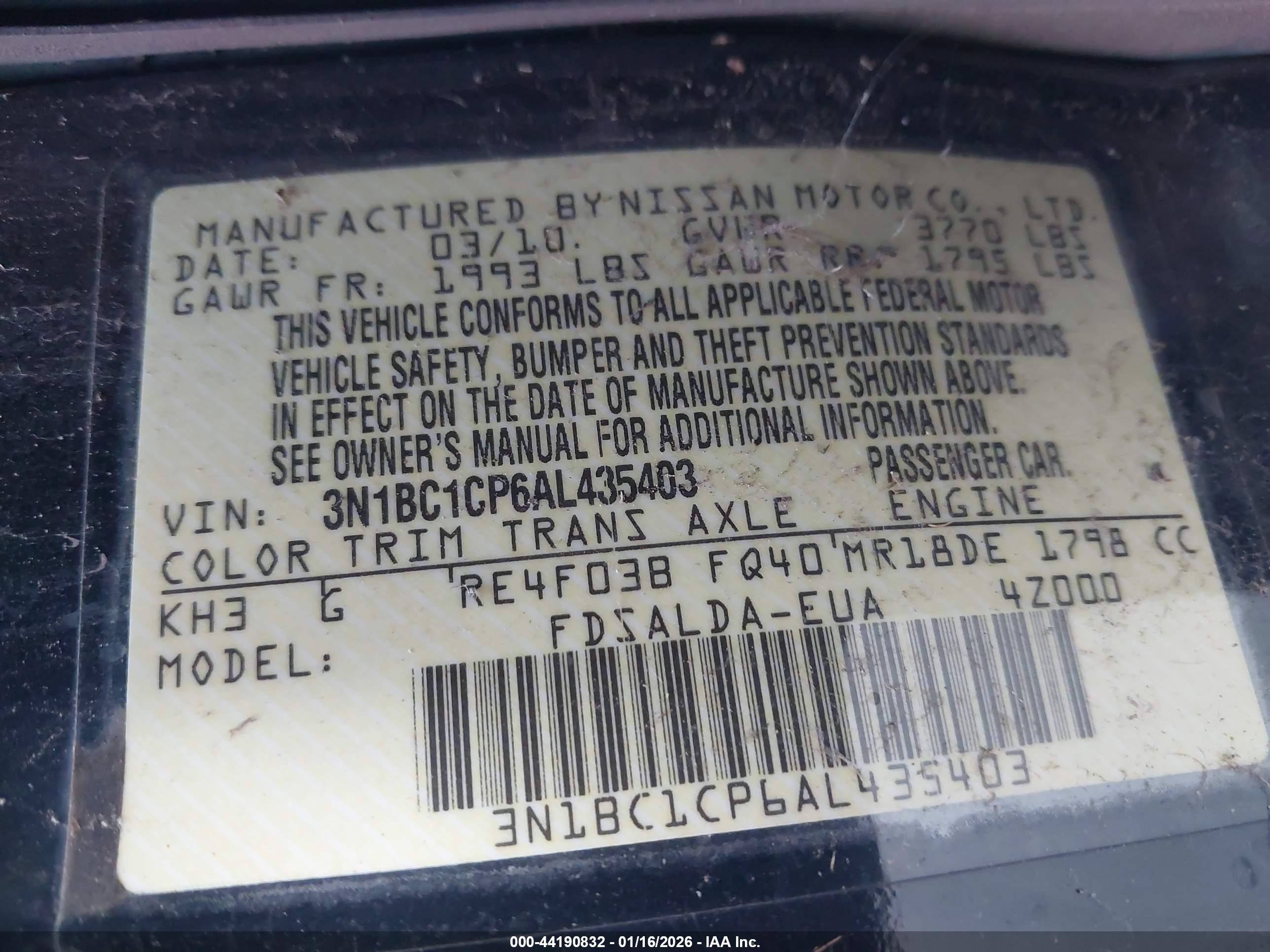 NISSAN VERSA image 9