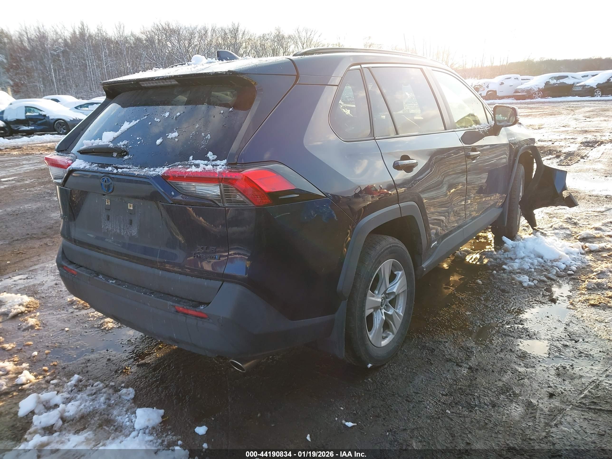 TOYOTA RAV4 image 4