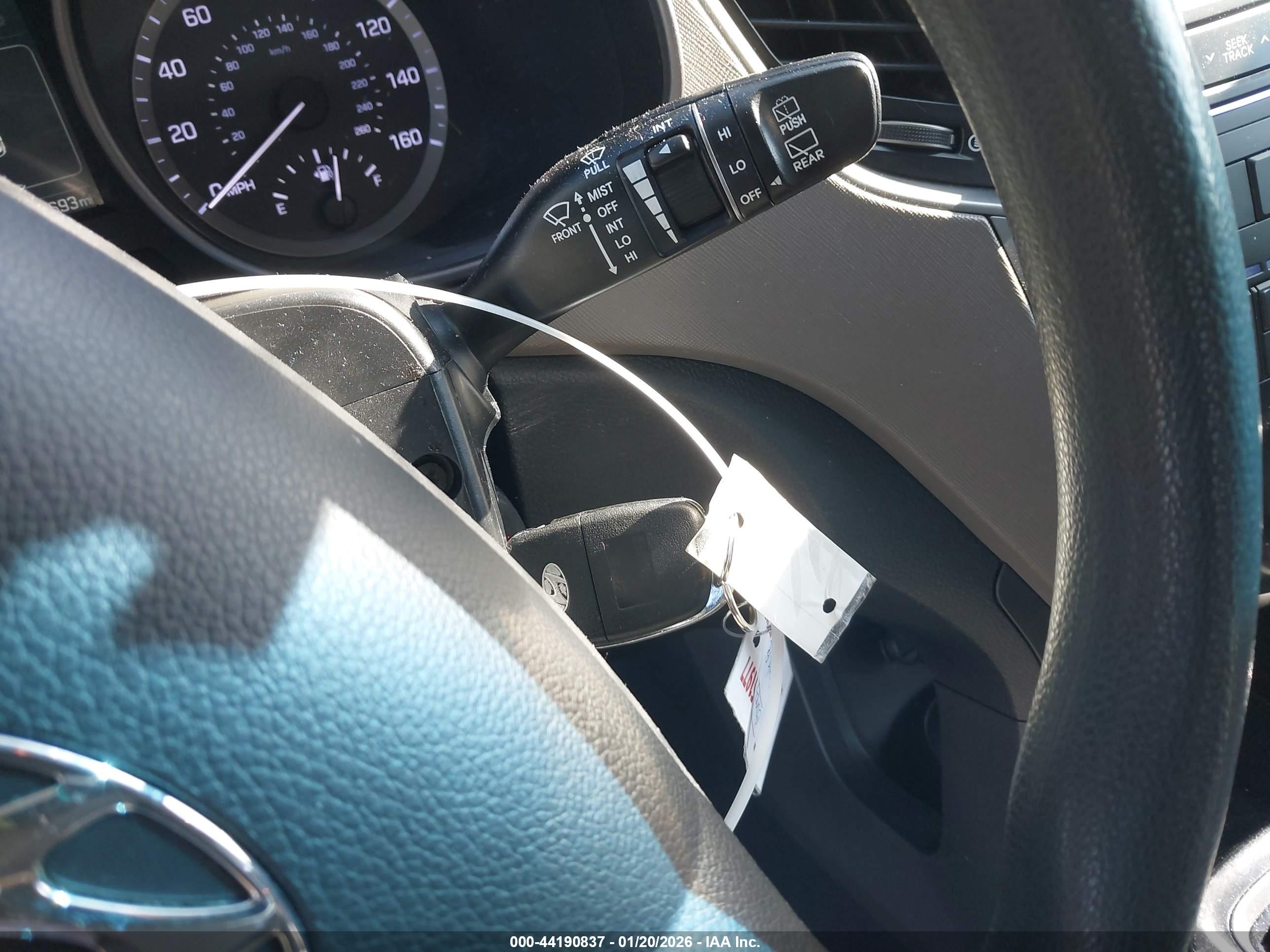 HYUNDAI SANTA image 11