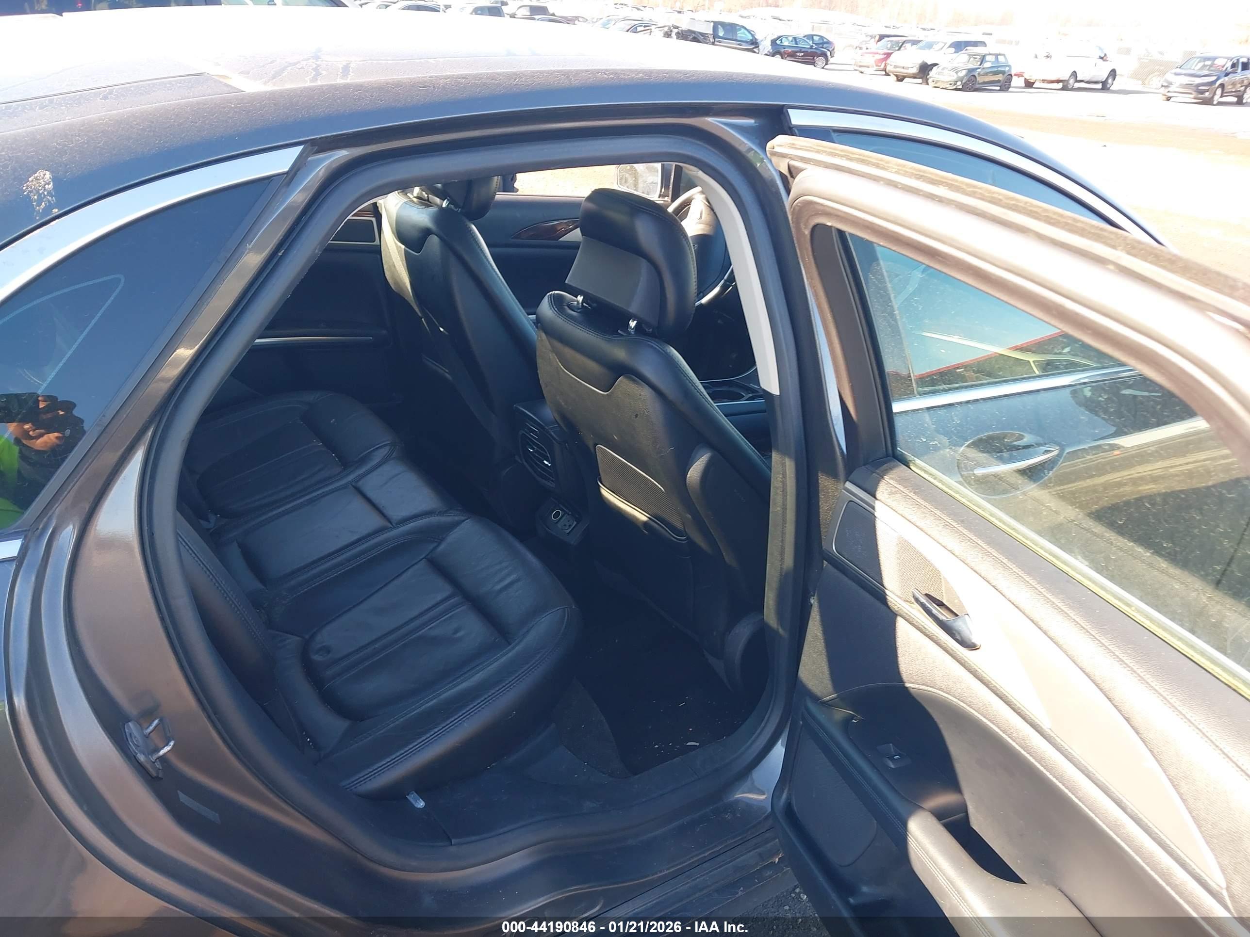 LINCOLN MKZ image 8