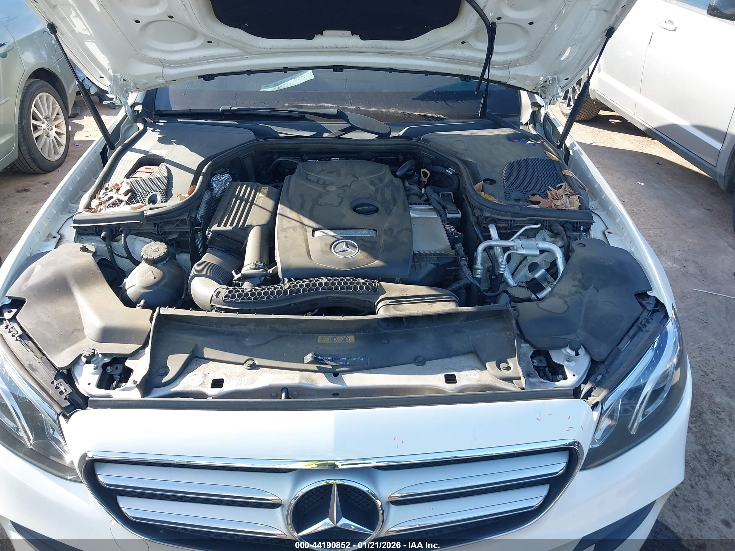 MERCEDES-BENZ E image 10
