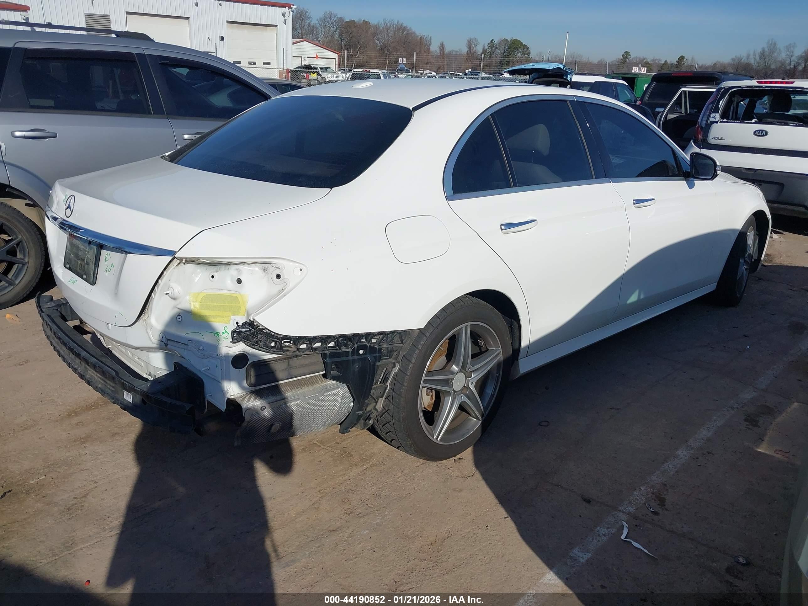 MERCEDES-BENZ E image 4