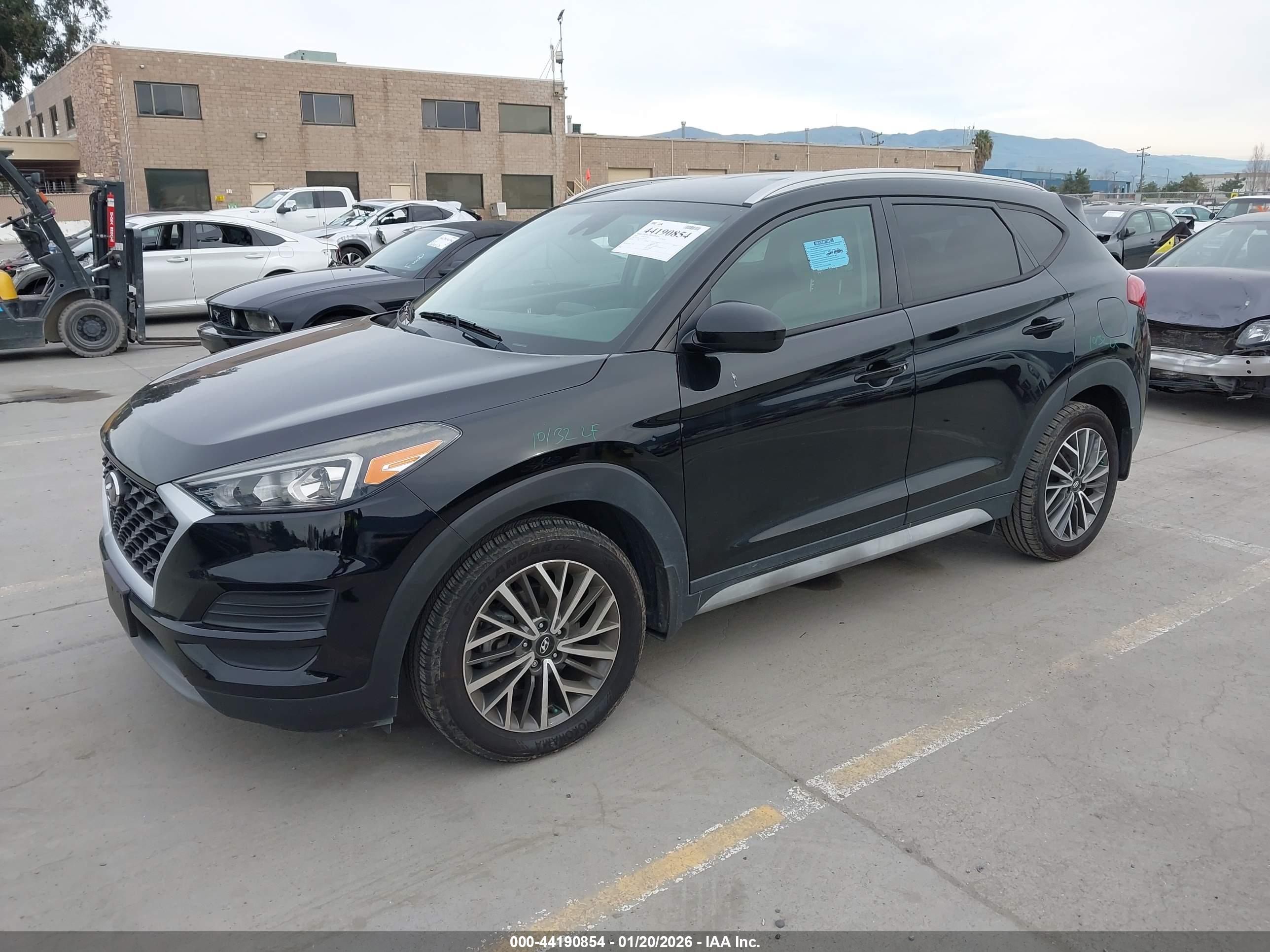HYUNDAI TUCSON image 2