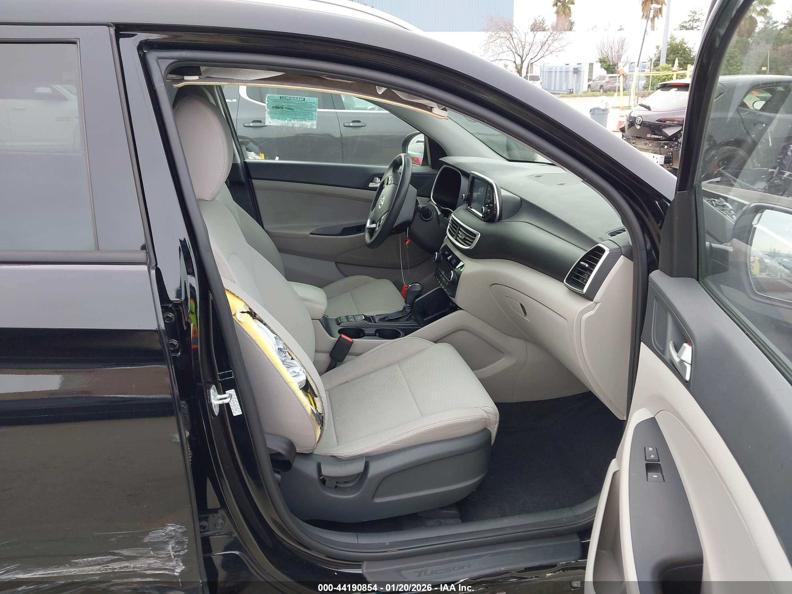 HYUNDAI TUCSON image 5