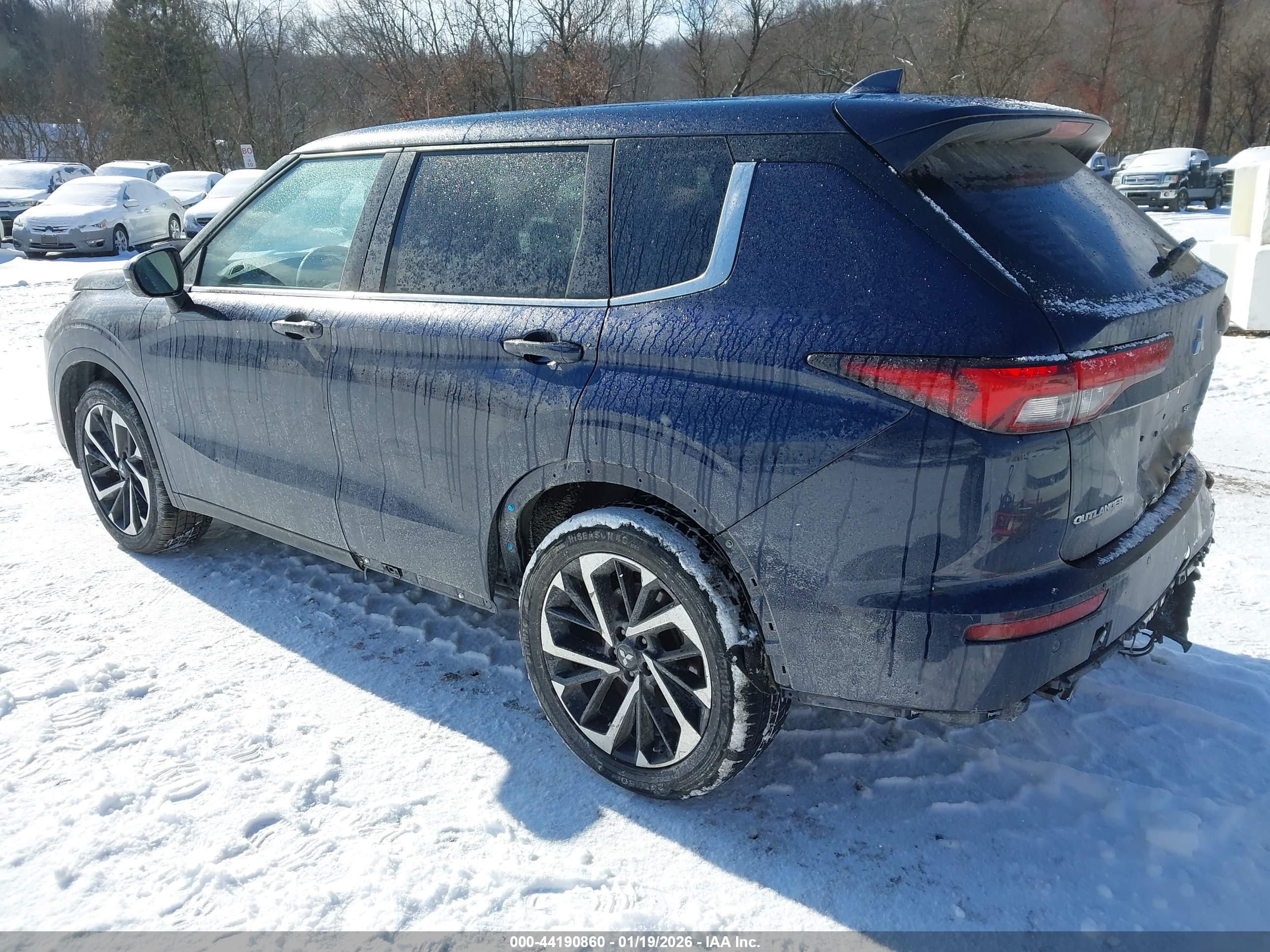 MITSUBISHI OUTLANDER image 3